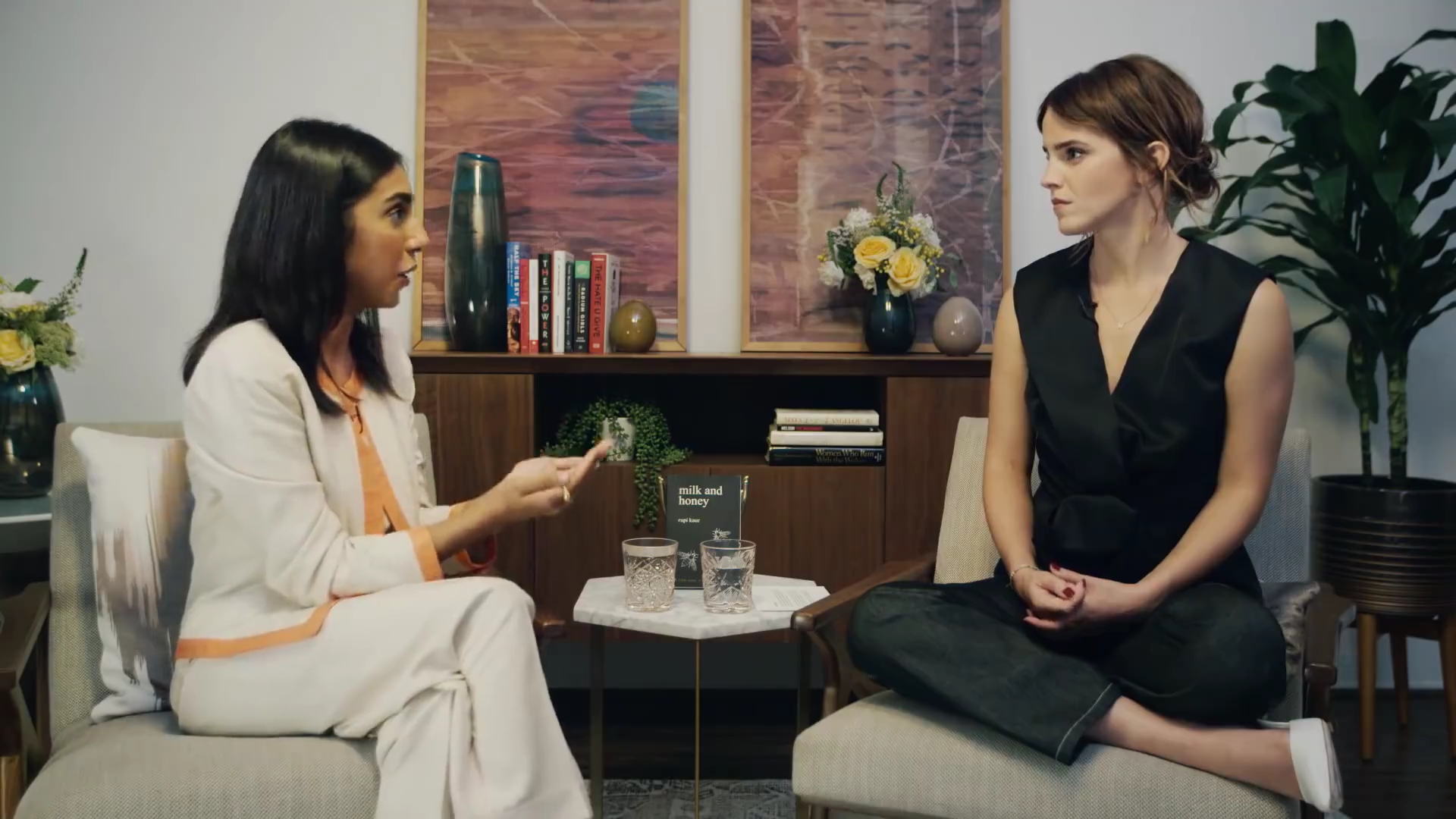 EmmaWatsonFan-dot-NL_2018OurSharedShelfWithRupiKaur0895.jpg EmmaWatsonFan-dot-NL_2018OurSharedShelfWithRupiKaur0895.jpg