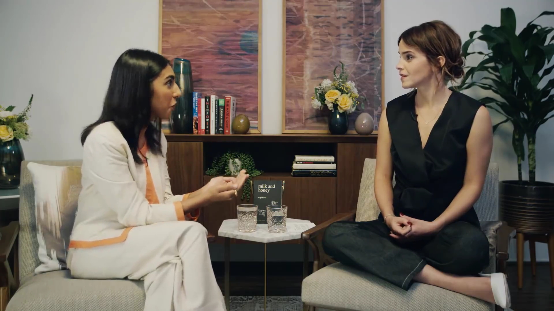 EmmaWatsonFan-dot-NL_2018OurSharedShelfWithRupiKaur0896.jpg EmmaWatsonFan-dot-NL_2018OurSharedShelfWithRupiKaur0896.jpg