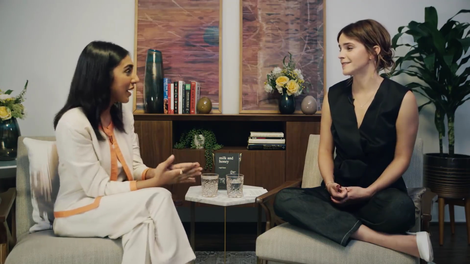 EmmaWatsonFan-dot-NL_2018OurSharedShelfWithRupiKaur0897.jpg EmmaWatsonFan-dot-NL_2018OurSharedShelfWithRupiKaur0897.jpg