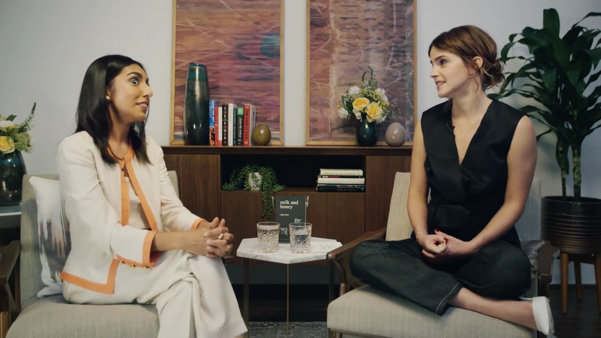 EmmaWatsonFan-dot-NL_2018OurSharedShelfWithRupiKaur0903.jpg EmmaWatsonFan-dot-NL_2018OurSharedShelfWithRupiKaur0903.jpg