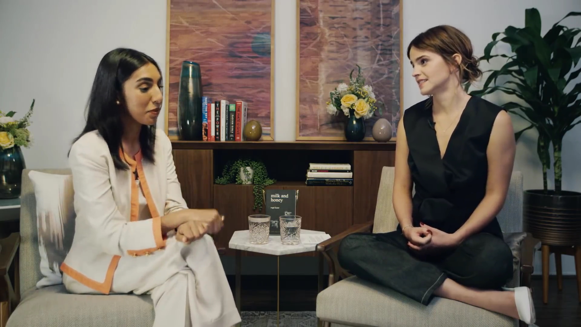 EmmaWatsonFan-dot-NL_2018OurSharedShelfWithRupiKaur0904.jpg EmmaWatsonFan-dot-NL_2018OurSharedShelfWithRupiKaur0904.jpg