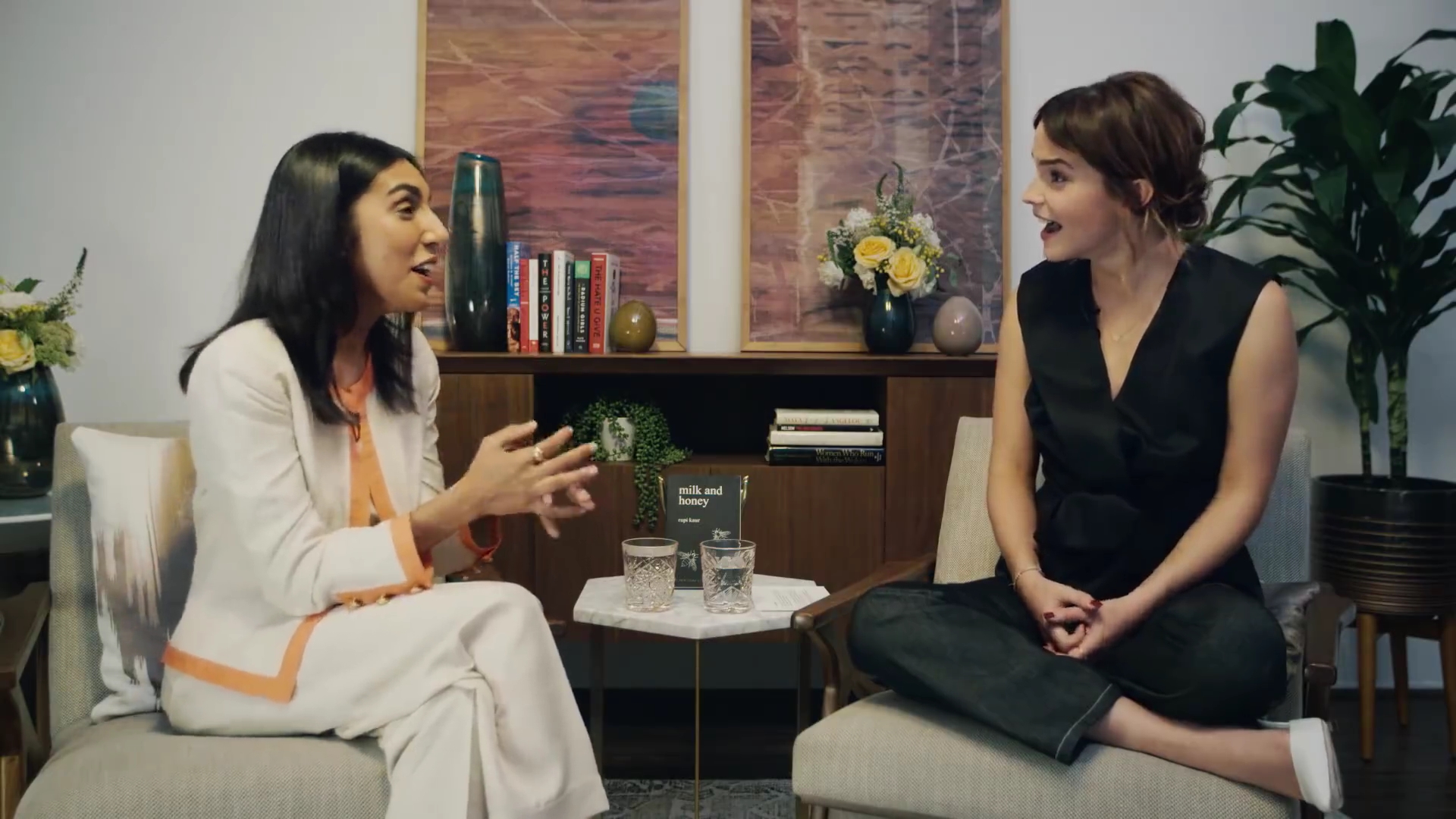 EmmaWatsonFan-dot-NL_2018OurSharedShelfWithRupiKaur0936.jpg EmmaWatsonFan-dot-NL_2018OurSharedShelfWithRupiKaur0936.jpg