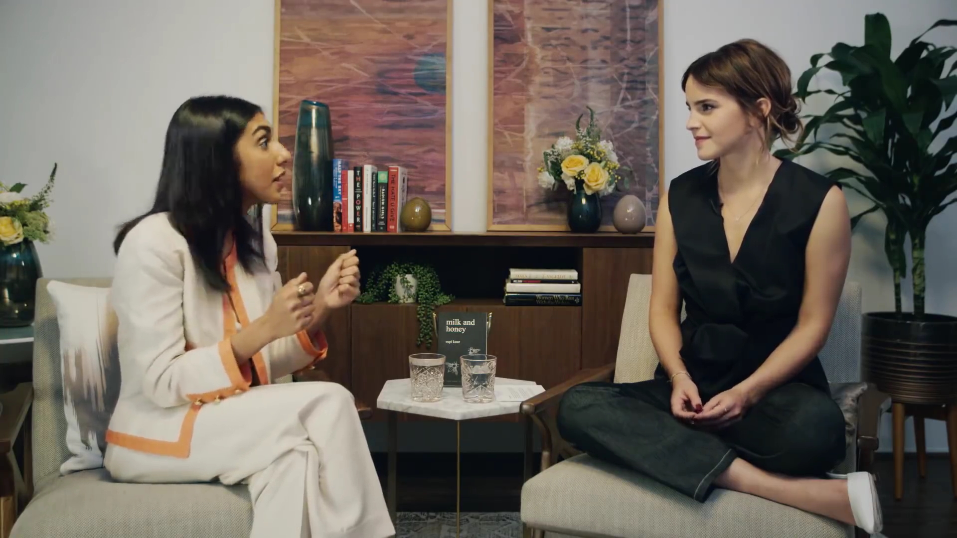 EmmaWatsonFan-dot-NL_2018OurSharedShelfWithRupiKaur0956.jpg EmmaWatsonFan-dot-NL_2018OurSharedShelfWithRupiKaur0956.jpg