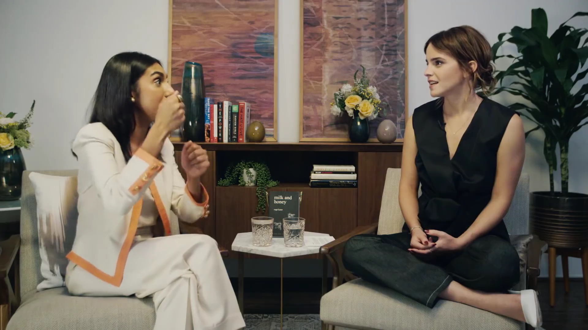 EmmaWatsonFan-dot-NL_2018OurSharedShelfWithRupiKaur0969.jpg EmmaWatsonFan-dot-NL_2018OurSharedShelfWithRupiKaur0969.jpg