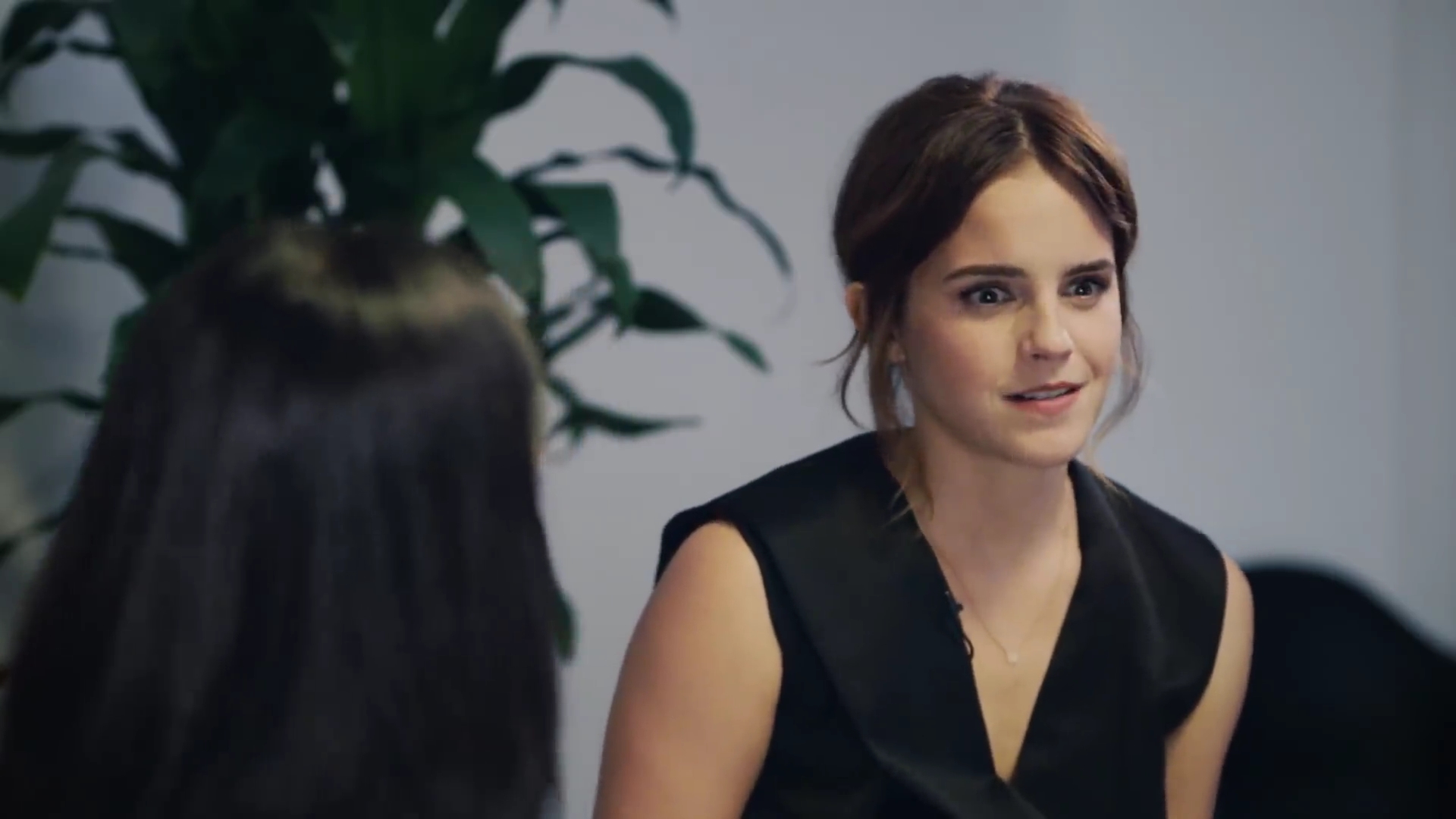 EmmaWatsonFan-dot-NL_2018OurSharedShelfWithRupiKaur1015.jpg EmmaWatsonFan-dot-NL_2018OurSharedShelfWithRupiKaur1015.jpg