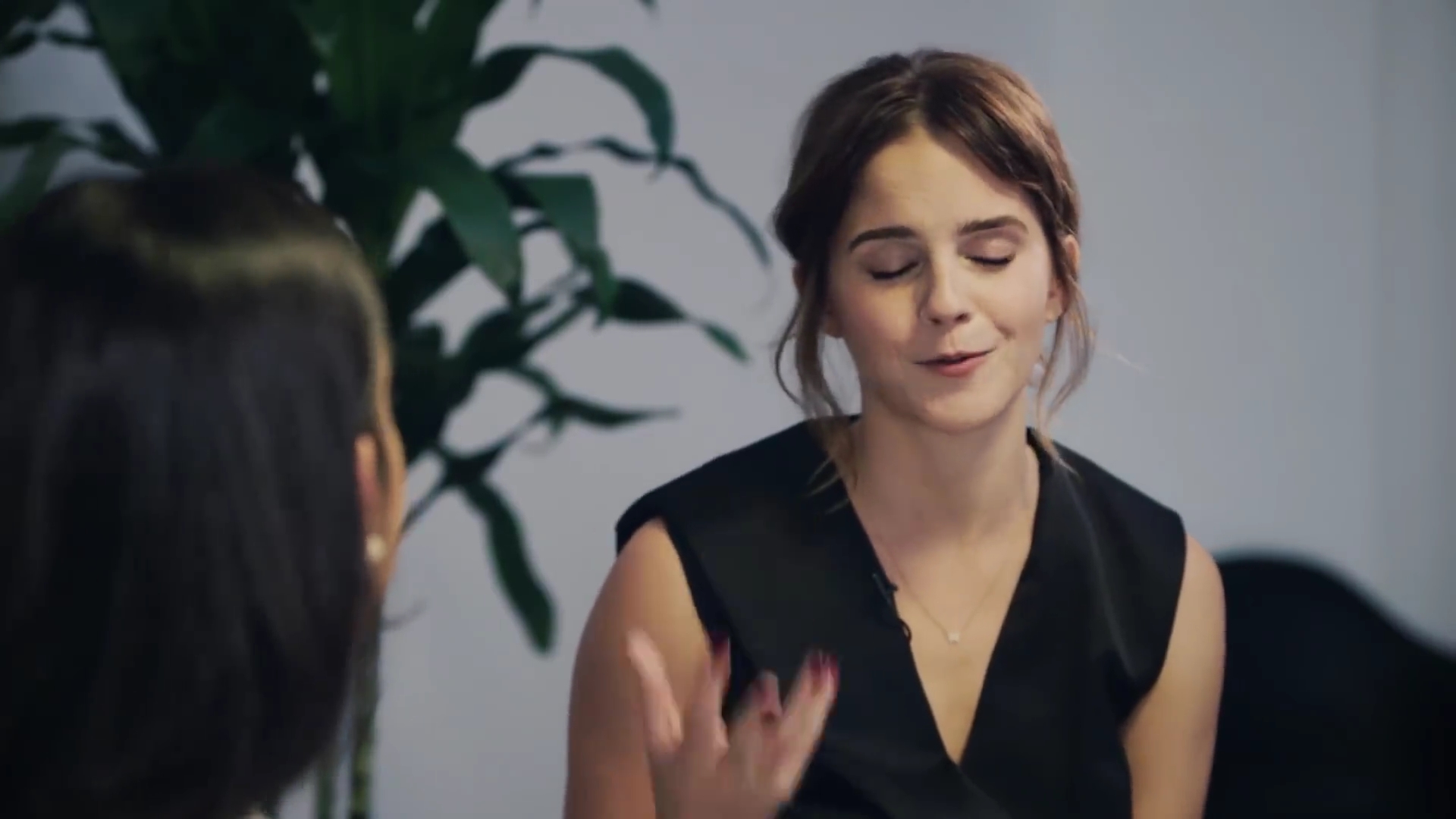 EmmaWatsonFan-dot-NL_2018OurSharedShelfWithRupiKaur1034.jpg EmmaWatsonFan-dot-NL_2018OurSharedShelfWithRupiKaur1034.jpg