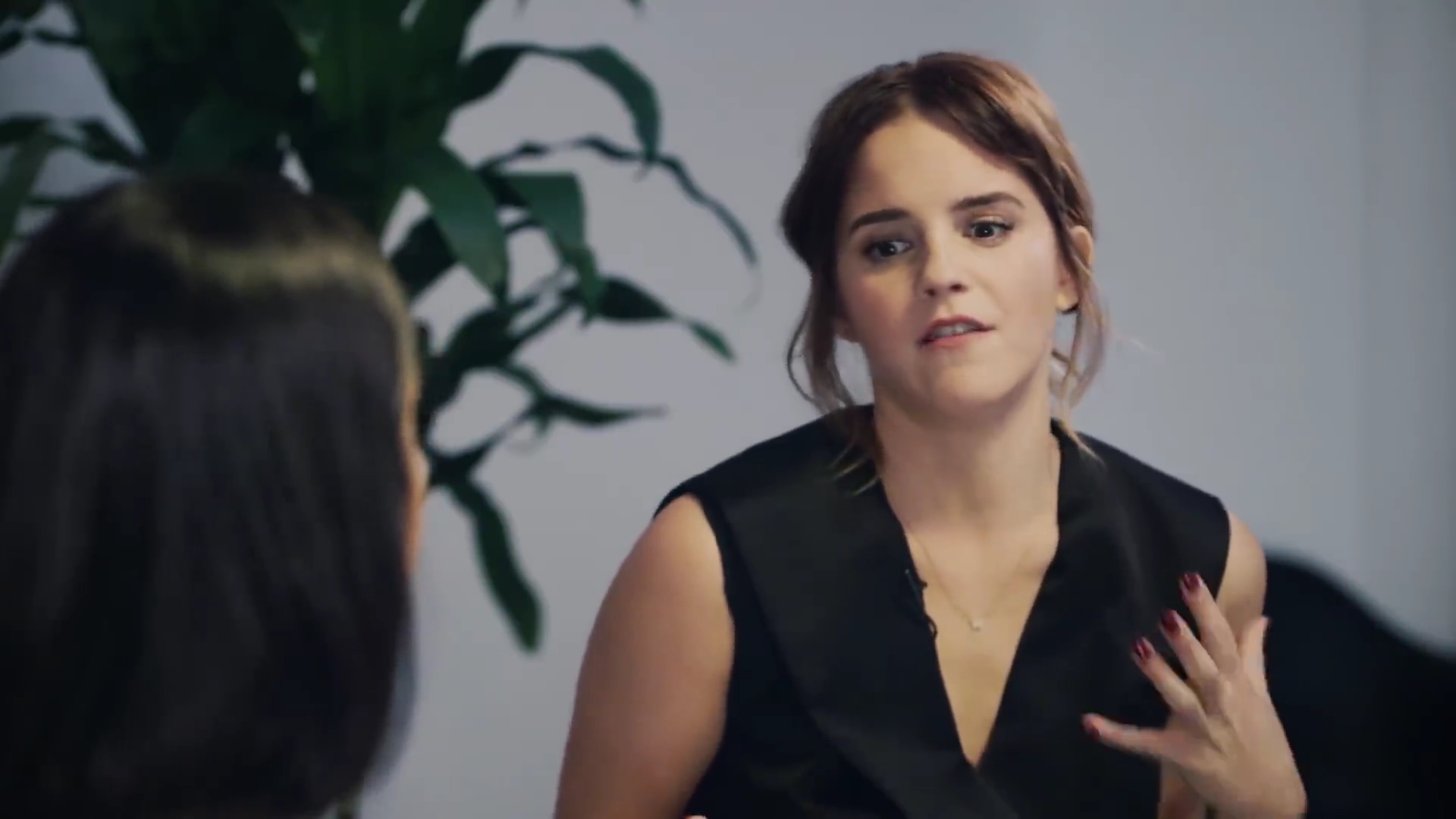 EmmaWatsonFan-dot-NL_2018OurSharedShelfWithRupiKaur1071.jpg