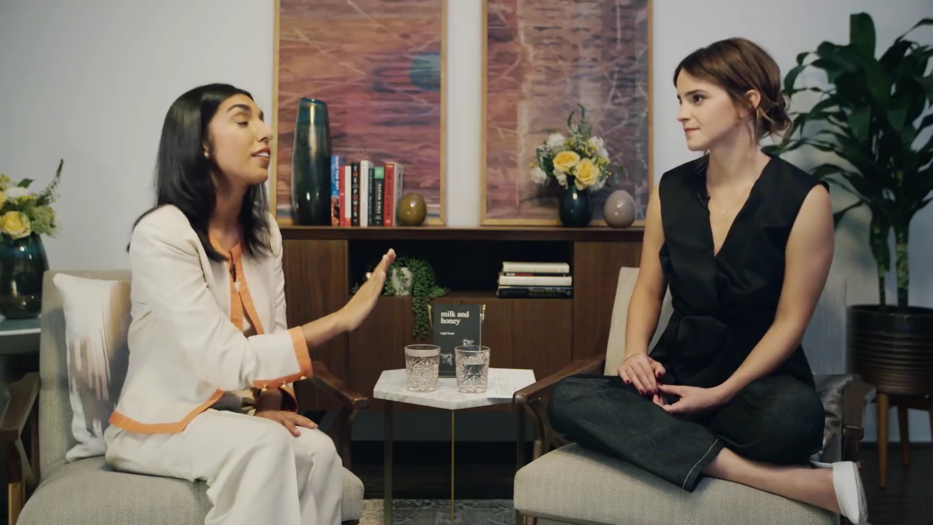 EmmaWatsonFan-dot-NL_2018OurSharedShelfWithRupiKaur1295.jpg EmmaWatsonFan-dot-NL_2018OurSharedShelfWithRupiKaur1295.jpg