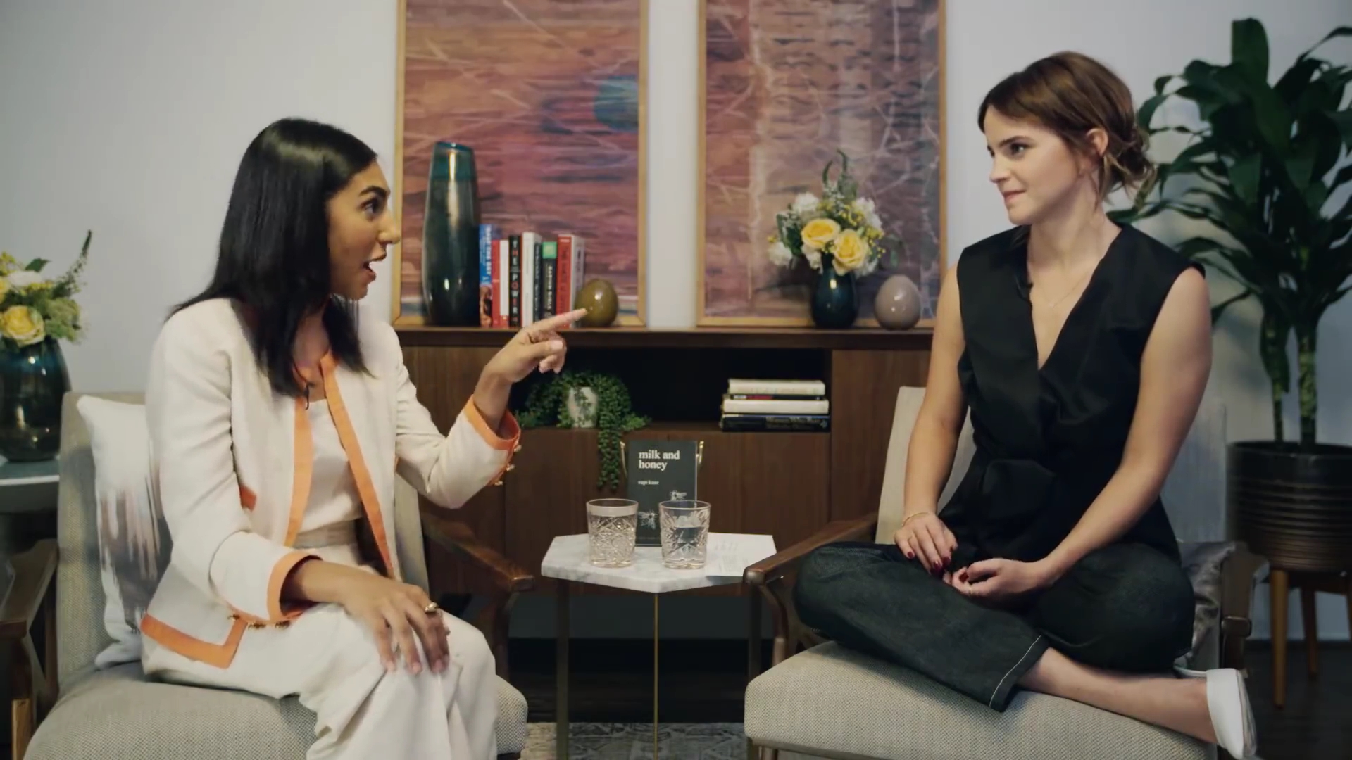 EmmaWatsonFan-dot-NL_2018OurSharedShelfWithRupiKaur1326.jpg EmmaWatsonFan-dot-NL_2018OurSharedShelfWithRupiKaur1326.jpg