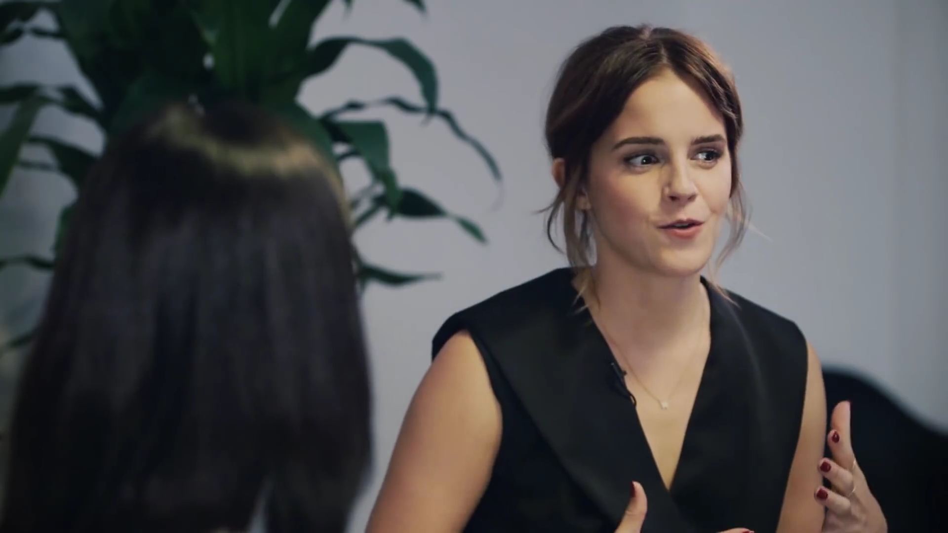 EmmaWatsonFan-dot-NL_2018OurSharedShelfWithRupiKaur1357.jpg EmmaWatsonFan-dot-NL_2018OurSharedShelfWithRupiKaur1357.jpg