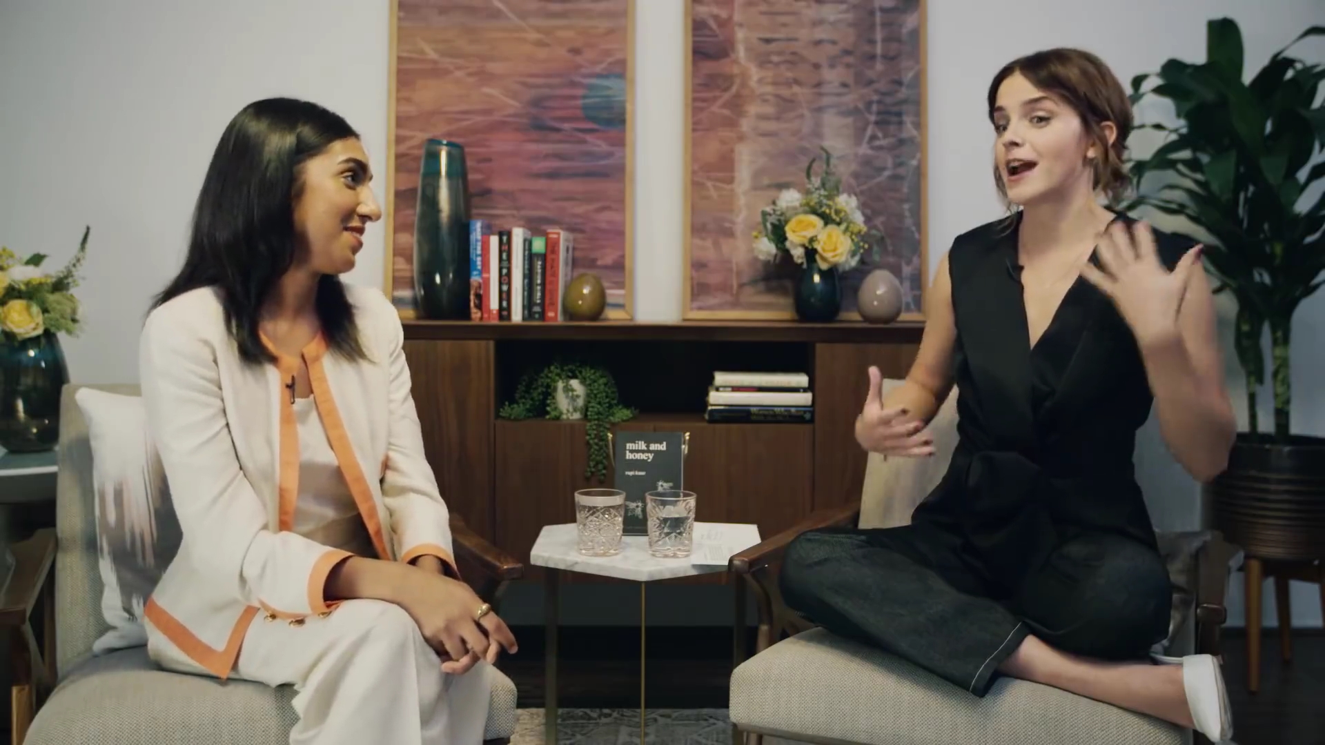 EmmaWatsonFan-dot-NL_2018OurSharedShelfWithRupiKaur1363.jpg EmmaWatsonFan-dot-NL_2018OurSharedShelfWithRupiKaur1363.jpg