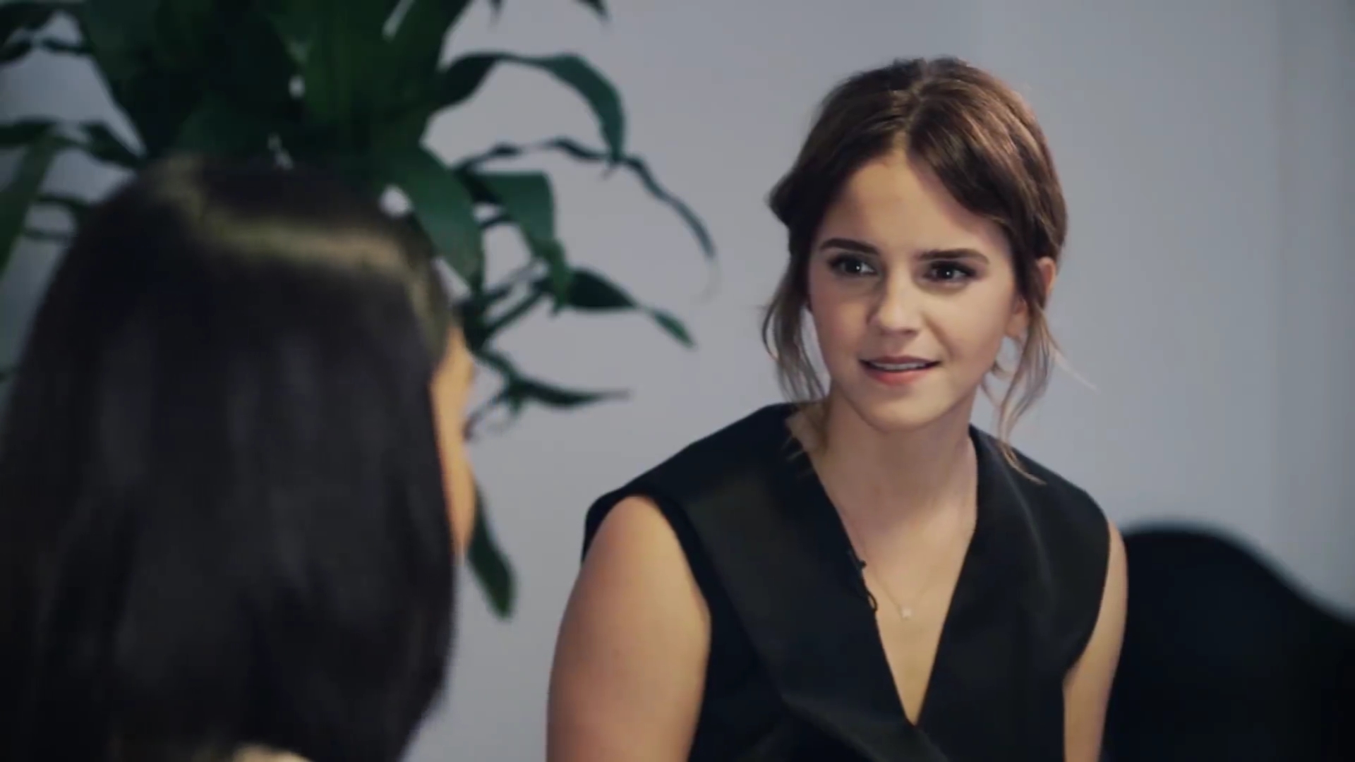 EmmaWatsonFan-dot-NL_2018OurSharedShelfWithRupiKaur1383.jpg EmmaWatsonFan-dot-NL_2018OurSharedShelfWithRupiKaur1383.jpg