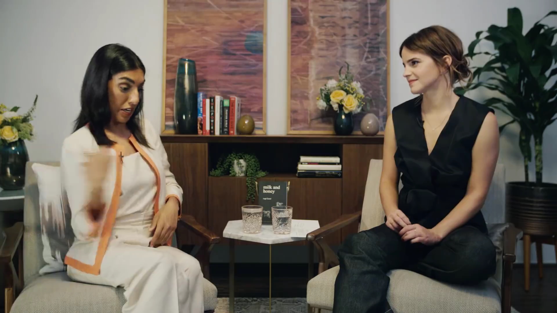 EmmaWatsonFan-dot-NL_2018OurSharedShelfWithRupiKaur1403.jpg EmmaWatsonFan-dot-NL_2018OurSharedShelfWithRupiKaur1403.jpg