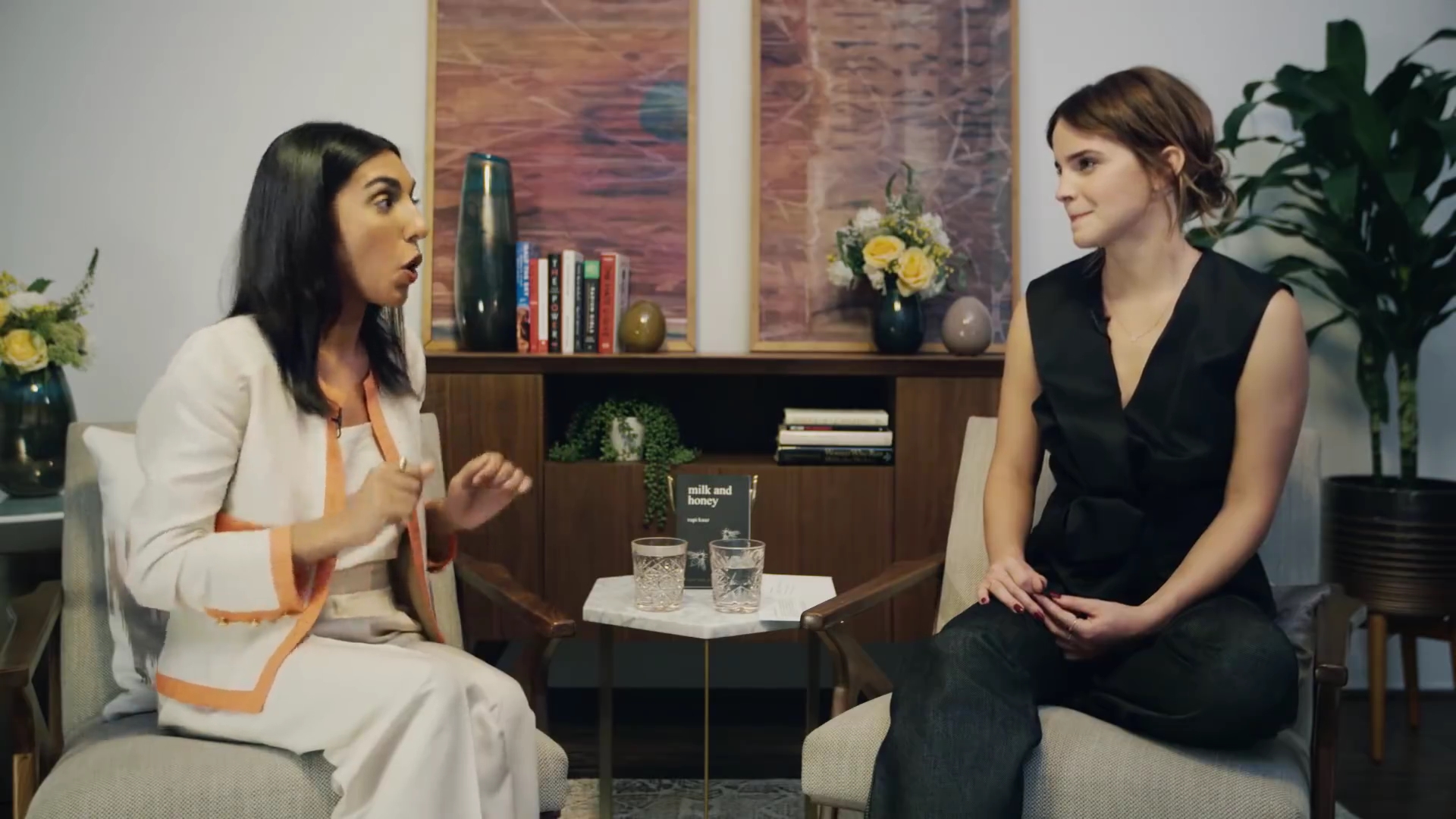 EmmaWatsonFan-dot-NL_2018OurSharedShelfWithRupiKaur1430.jpg EmmaWatsonFan-dot-NL_2018OurSharedShelfWithRupiKaur1430.jpg