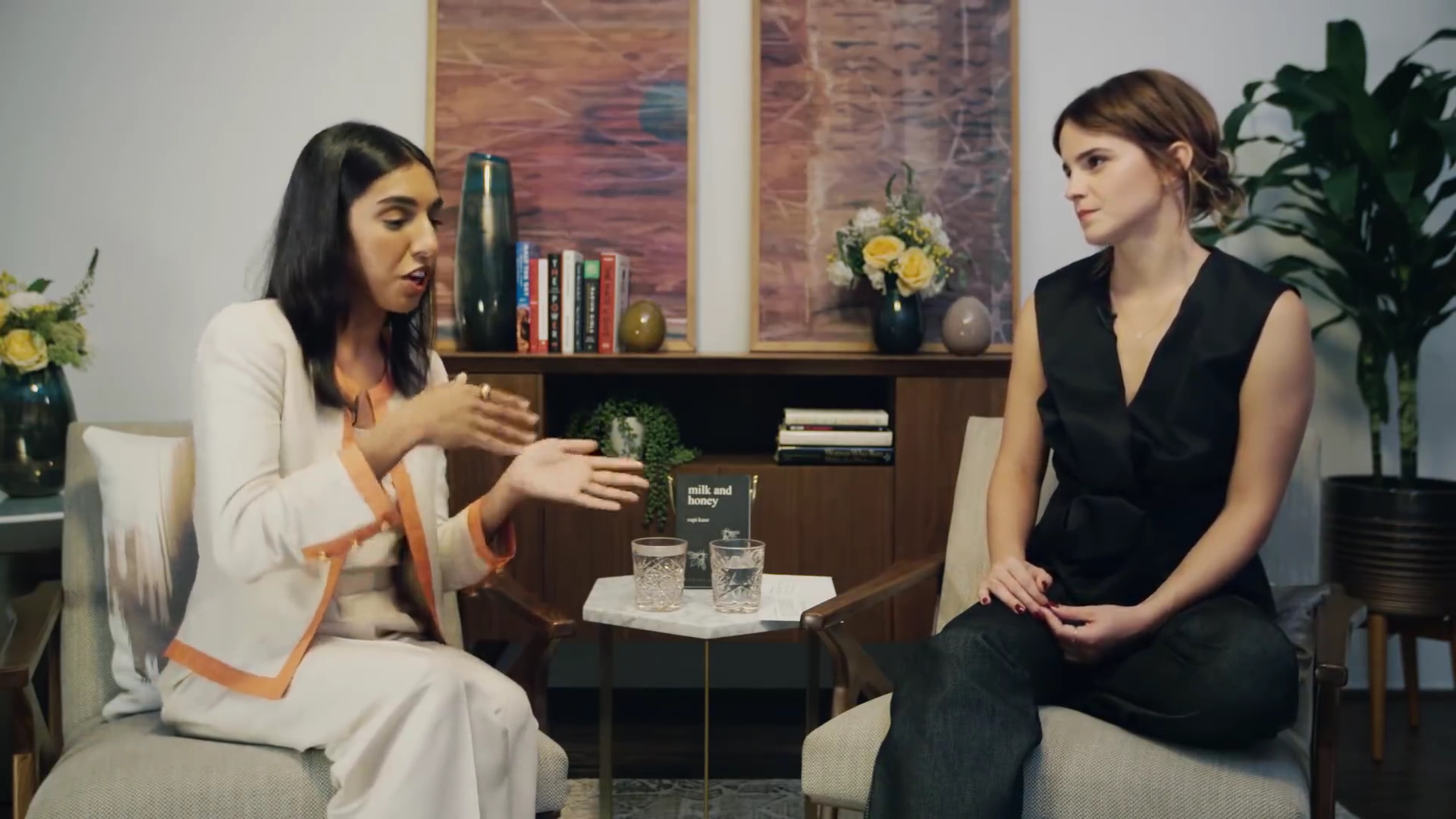 EmmaWatsonFan-dot-NL_2018OurSharedShelfWithRupiKaur1439.jpg EmmaWatsonFan-dot-NL_2018OurSharedShelfWithRupiKaur1439.jpg