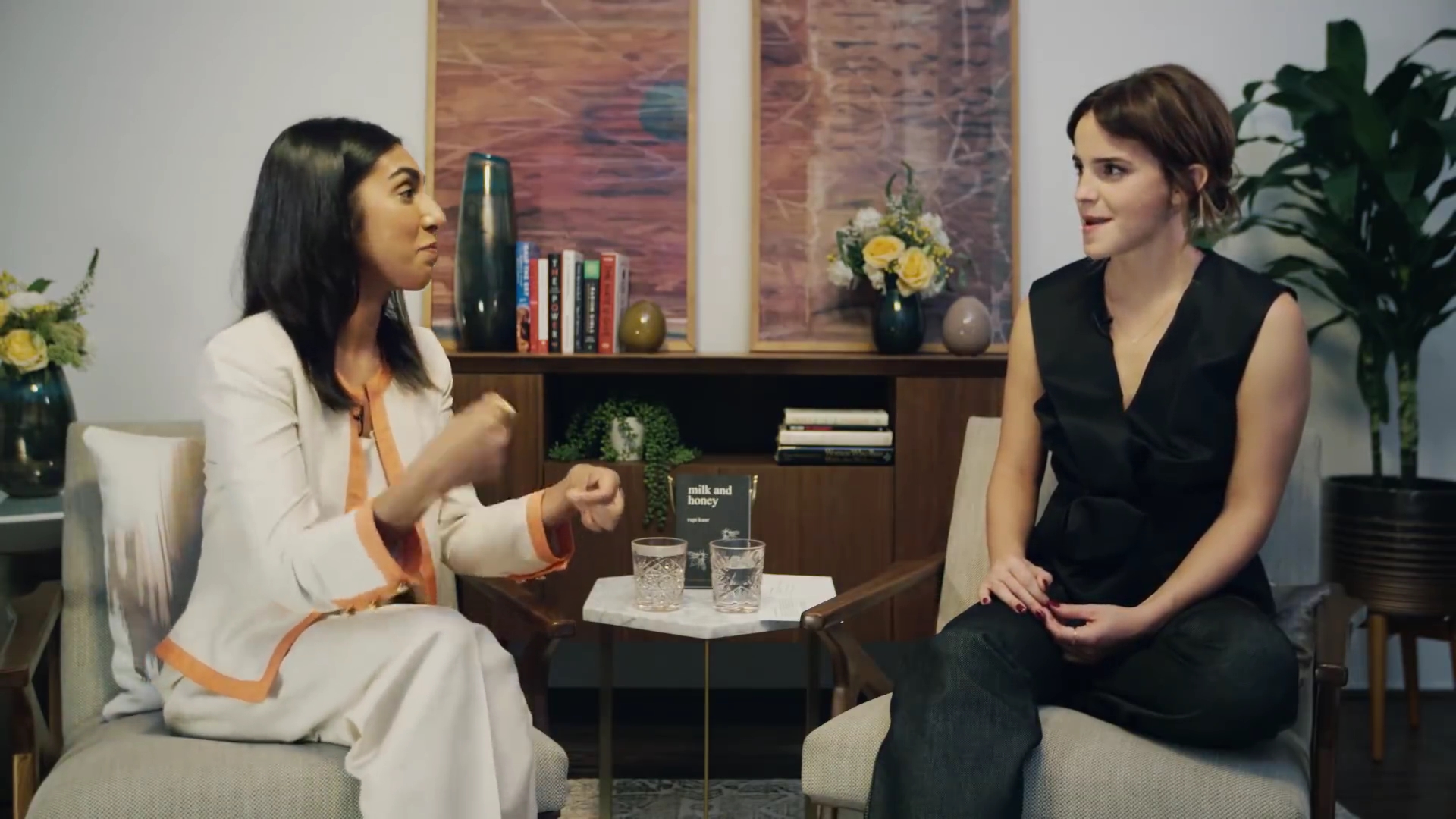 EmmaWatsonFan-dot-NL_2018OurSharedShelfWithRupiKaur1444.jpg EmmaWatsonFan-dot-NL_2018OurSharedShelfWithRupiKaur1444.jpg