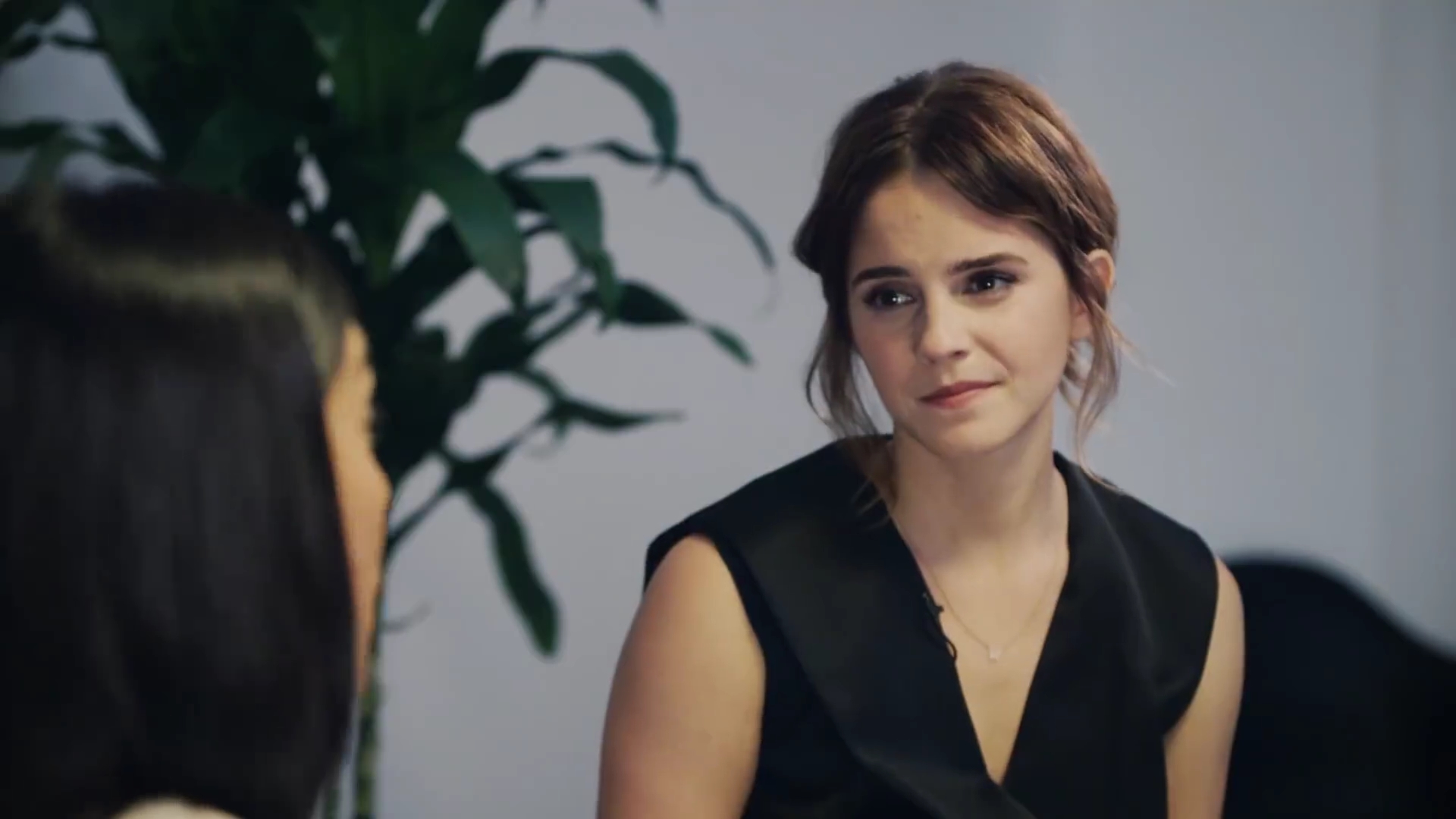 EmmaWatsonFan-dot-NL_2018OurSharedShelfWithRupiKaur1478.jpg EmmaWatsonFan-dot-NL_2018OurSharedShelfWithRupiKaur1478.jpg