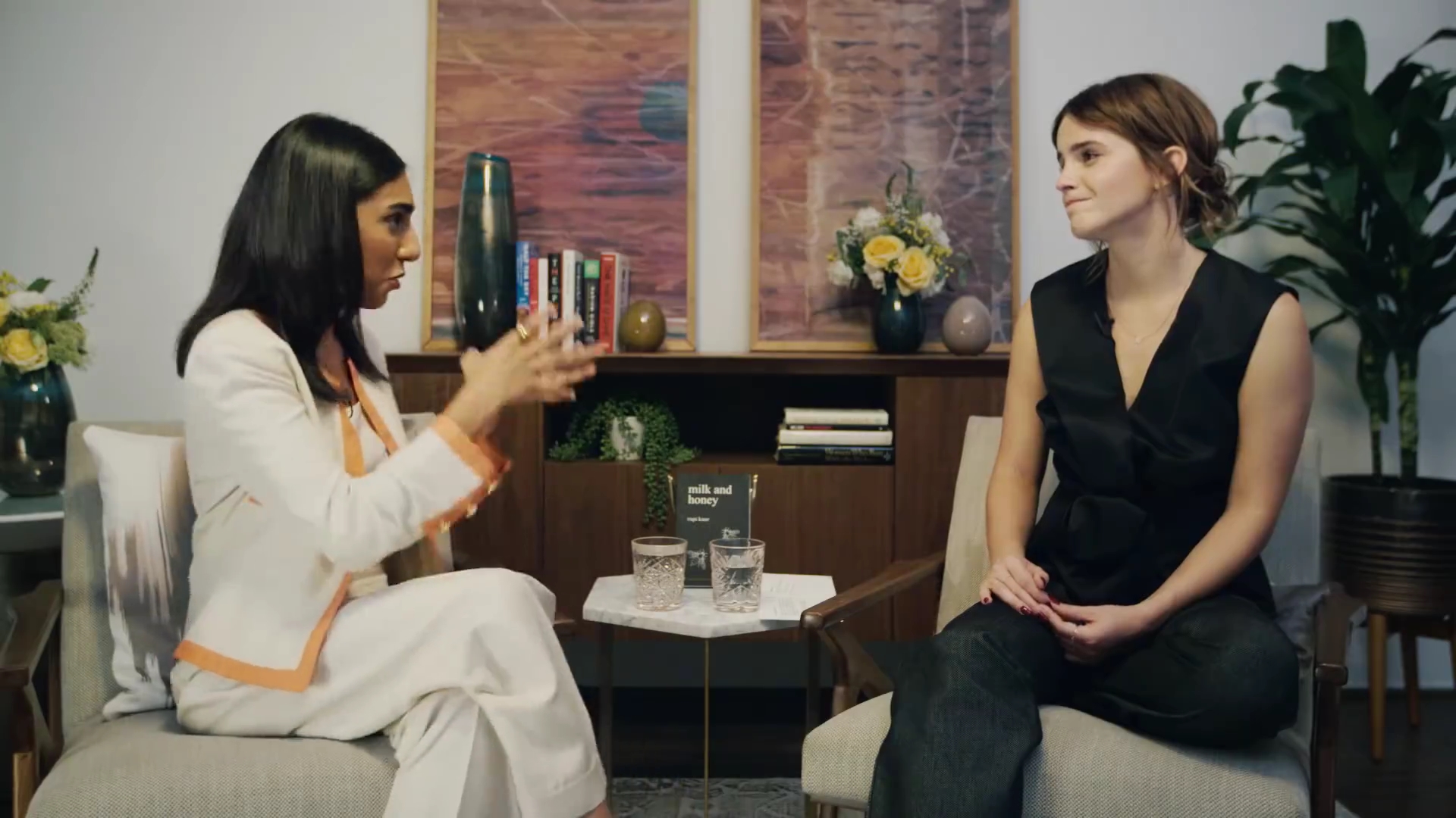 EmmaWatsonFan-dot-NL_2018OurSharedShelfWithRupiKaur1486.jpg EmmaWatsonFan-dot-NL_2018OurSharedShelfWithRupiKaur1486.jpg