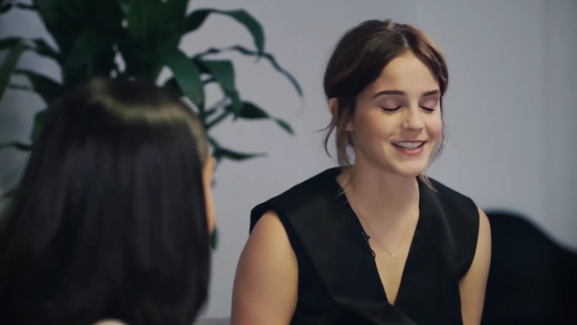 EmmaWatsonFan-dot-NL_2018OurSharedShelfWithRupiKaur1495.jpg EmmaWatsonFan-dot-NL_2018OurSharedShelfWithRupiKaur1495.jpg