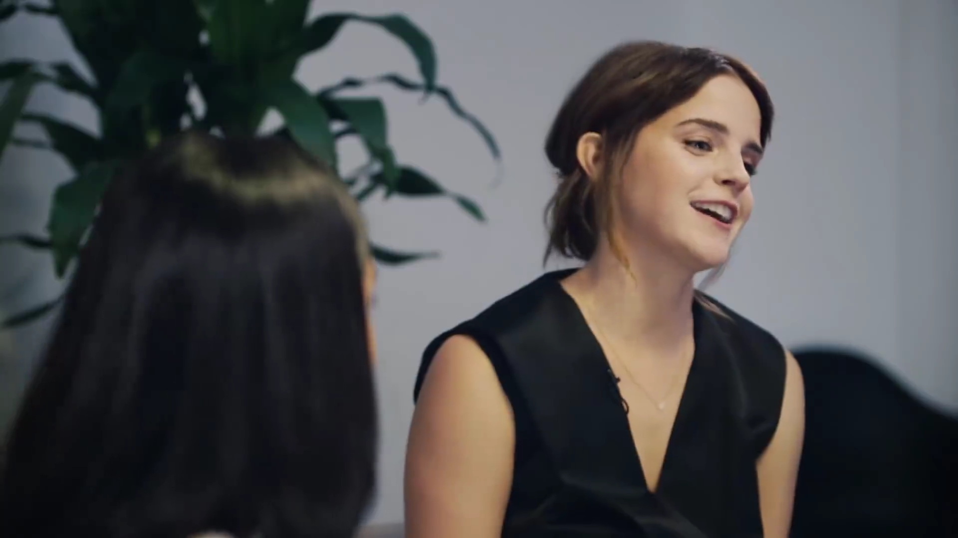 EmmaWatsonFan-dot-NL_2018OurSharedShelfWithRupiKaur1496.jpg EmmaWatsonFan-dot-NL_2018OurSharedShelfWithRupiKaur1496.jpg