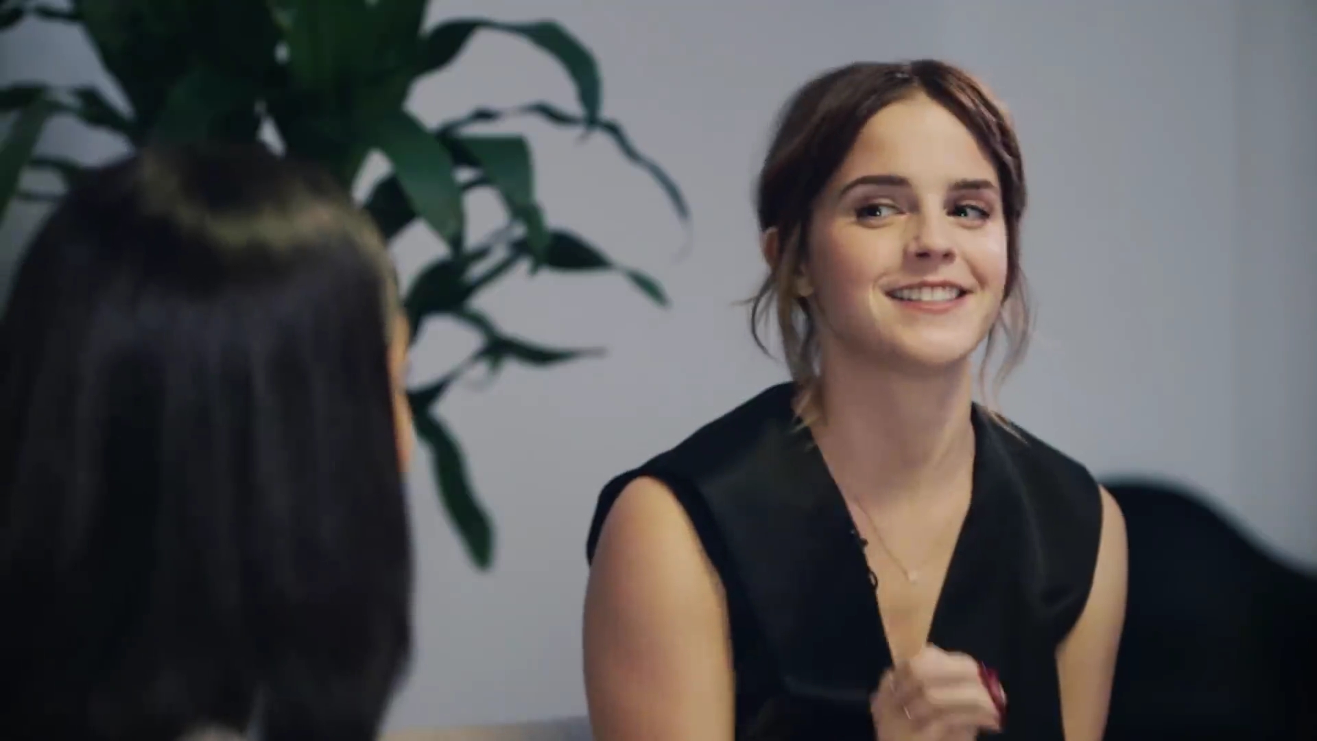 EmmaWatsonFan-dot-NL_2018OurSharedShelfWithRupiKaur1499.jpg EmmaWatsonFan-dot-NL_2018OurSharedShelfWithRupiKaur1499.jpg