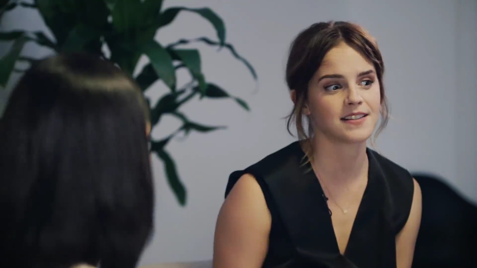 EmmaWatsonFan-dot-NL_2018OurSharedShelfWithRupiKaur1531.jpg EmmaWatsonFan-dot-NL_2018OurSharedShelfWithRupiKaur1531.jpg