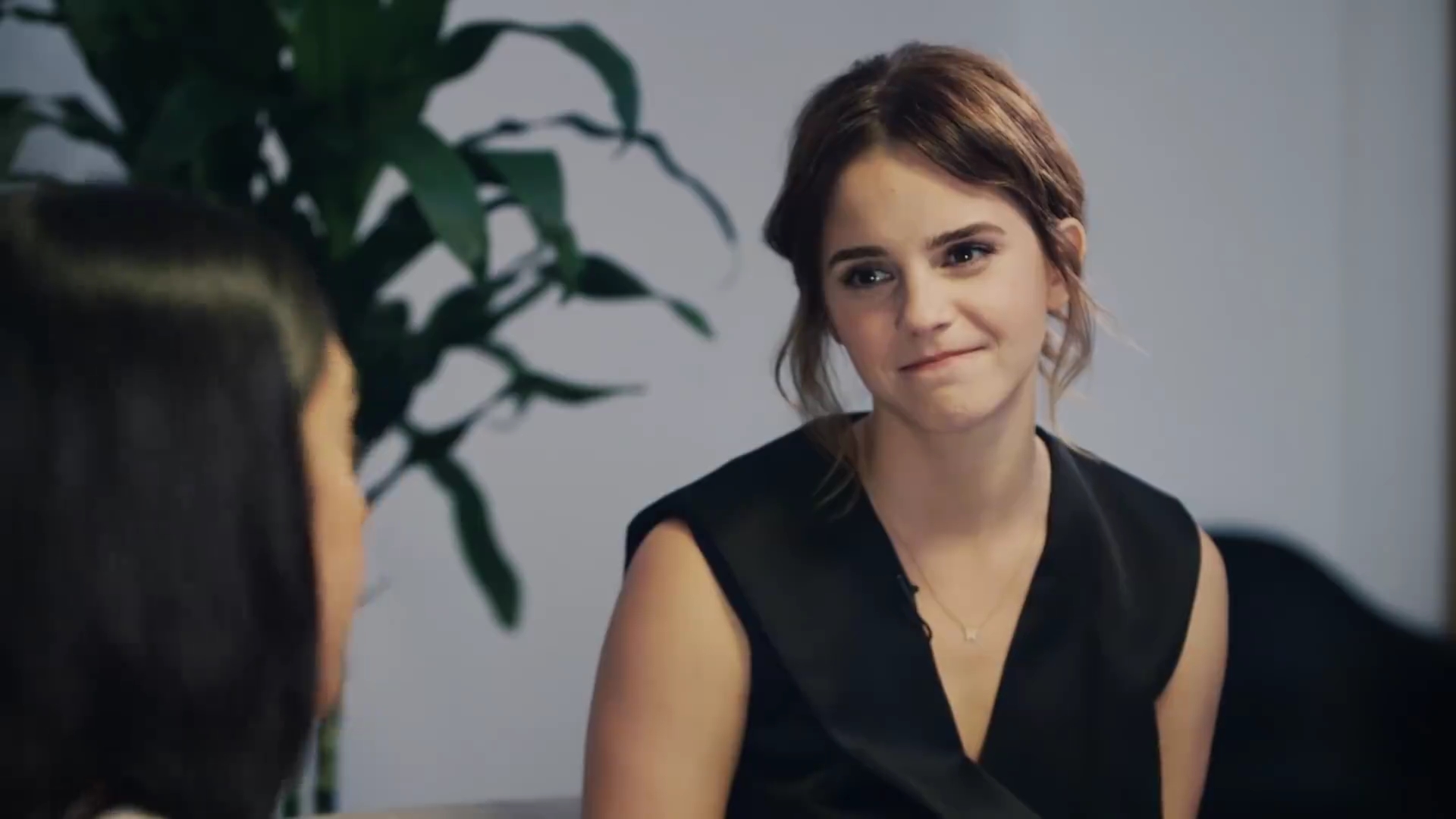 EmmaWatsonFan-dot-NL_2018OurSharedShelfWithRupiKaur1548.jpg EmmaWatsonFan-dot-NL_2018OurSharedShelfWithRupiKaur1548.jpg