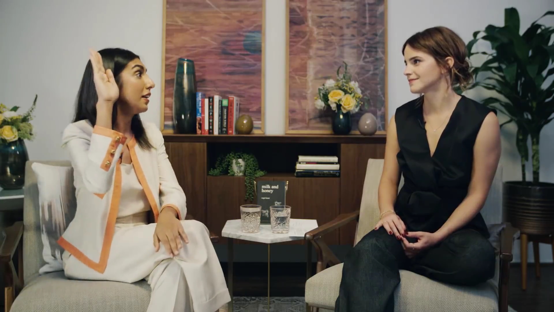 EmmaWatsonFan-dot-NL_2018OurSharedShelfWithRupiKaur1570.jpg EmmaWatsonFan-dot-NL_2018OurSharedShelfWithRupiKaur1570.jpg