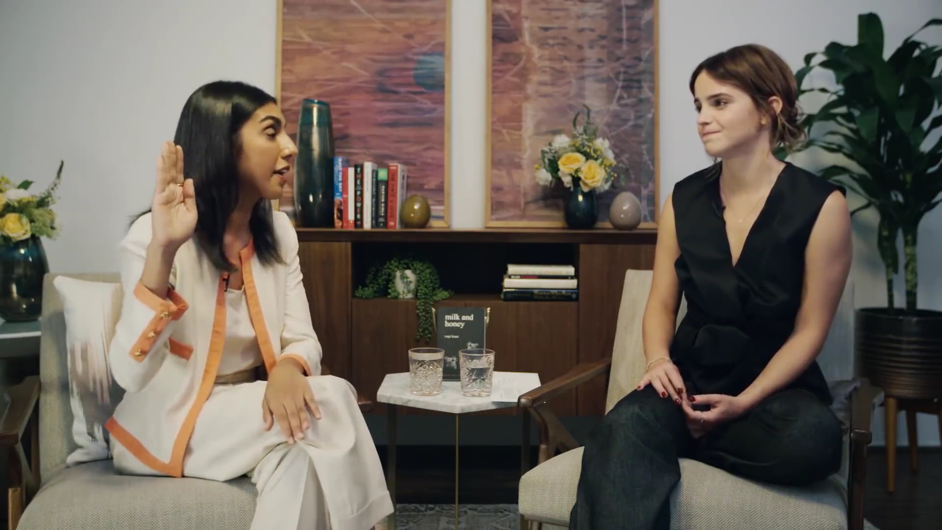 EmmaWatsonFan-dot-NL_2018OurSharedShelfWithRupiKaur1572.jpg EmmaWatsonFan-dot-NL_2018OurSharedShelfWithRupiKaur1572.jpg