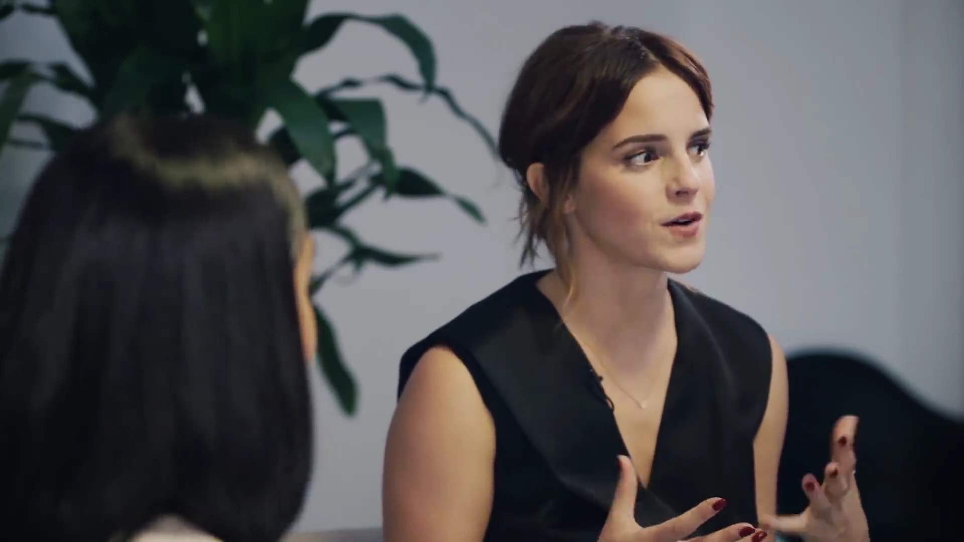 EmmaWatsonFan-dot-NL_2018OurSharedShelfWithRupiKaur1587.jpg EmmaWatsonFan-dot-NL_2018OurSharedShelfWithRupiKaur1587.jpg