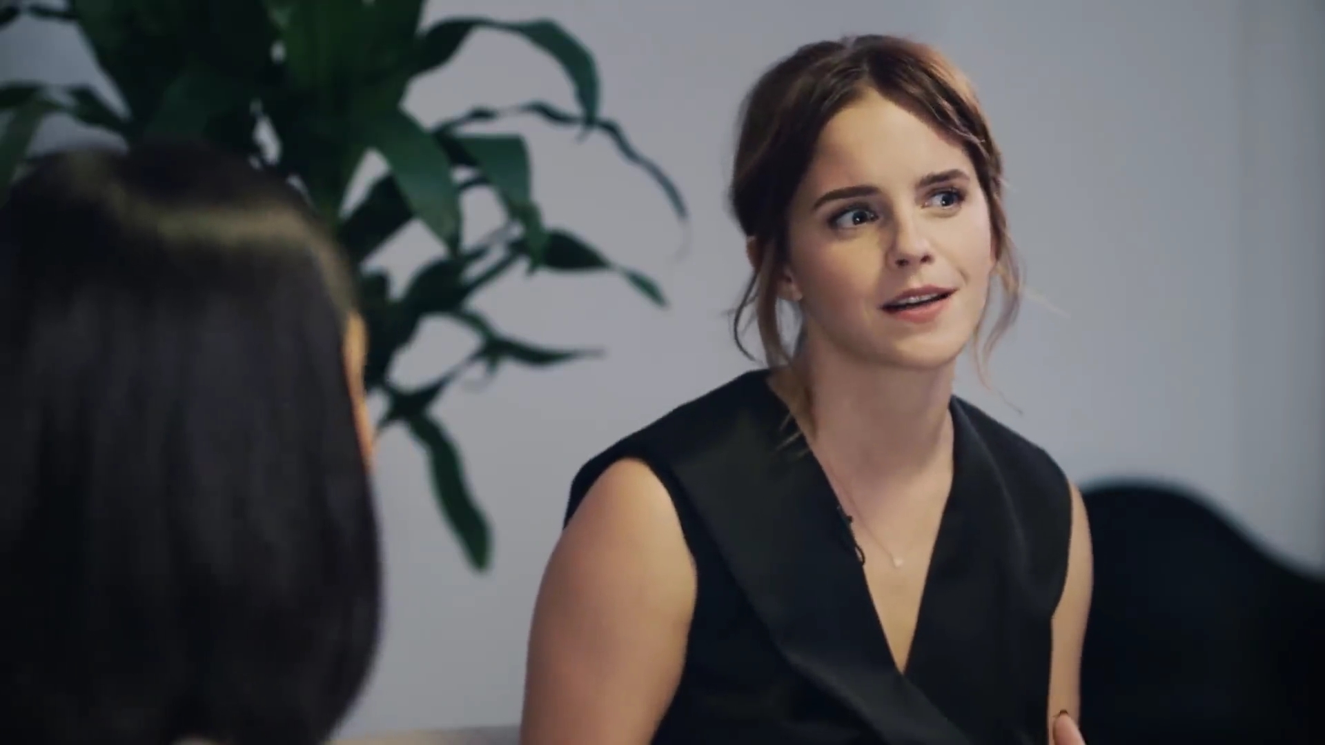 EmmaWatsonFan-dot-NL_2018OurSharedShelfWithRupiKaur1596.jpg EmmaWatsonFan-dot-NL_2018OurSharedShelfWithRupiKaur1596.jpg