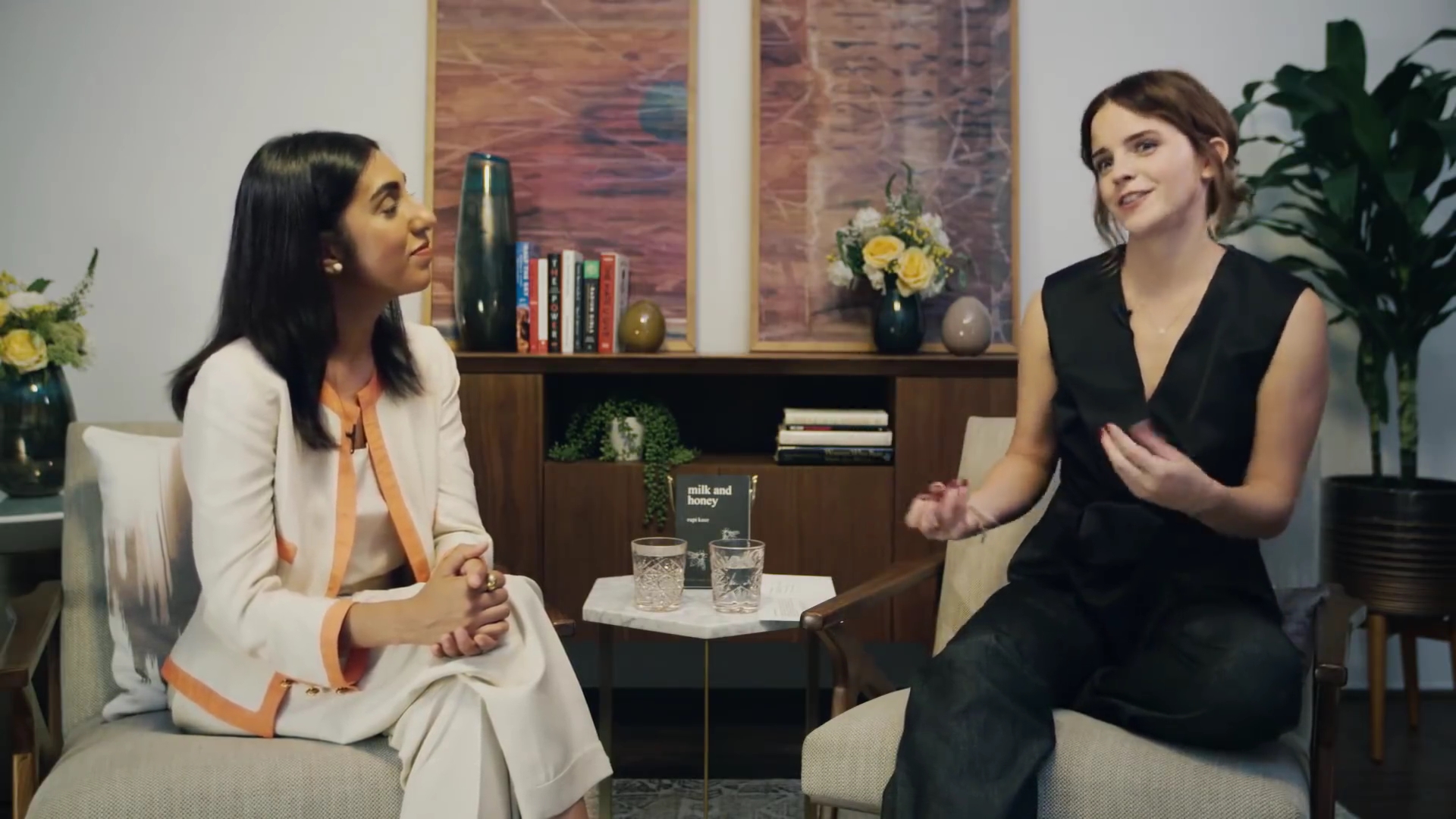 EmmaWatsonFan-dot-NL_2018OurSharedShelfWithRupiKaur1609.jpg EmmaWatsonFan-dot-NL_2018OurSharedShelfWithRupiKaur1609.jpg