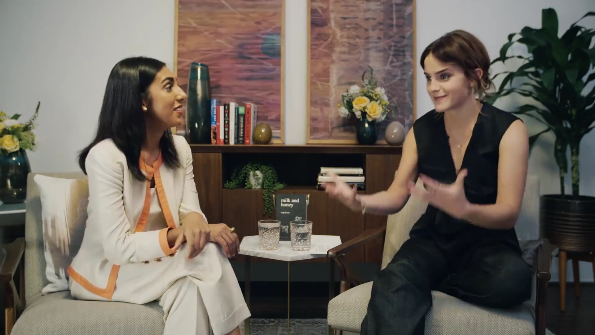 EmmaWatsonFan-dot-NL_2018OurSharedShelfWithRupiKaur1626.jpg EmmaWatsonFan-dot-NL_2018OurSharedShelfWithRupiKaur1626.jpg