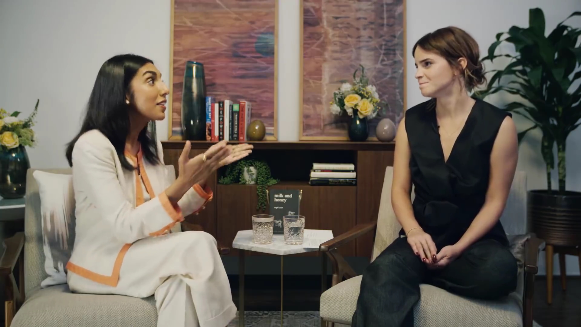 EmmaWatsonFan-dot-NL_2018OurSharedShelfWithRupiKaur1683.jpg EmmaWatsonFan-dot-NL_2018OurSharedShelfWithRupiKaur1683.jpg