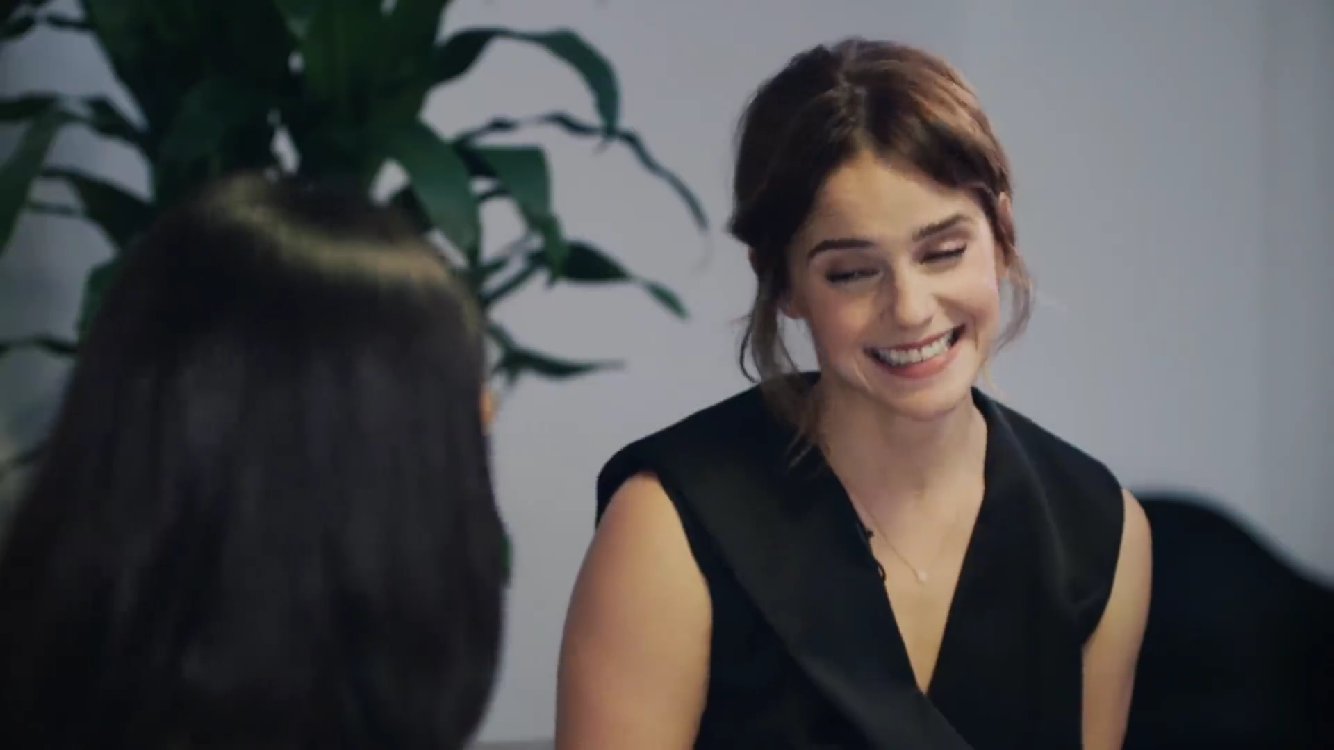 EmmaWatsonFan-dot-NL_2018OurSharedShelfWithRupiKaur1689.jpg EmmaWatsonFan-dot-NL_2018OurSharedShelfWithRupiKaur1689.jpg