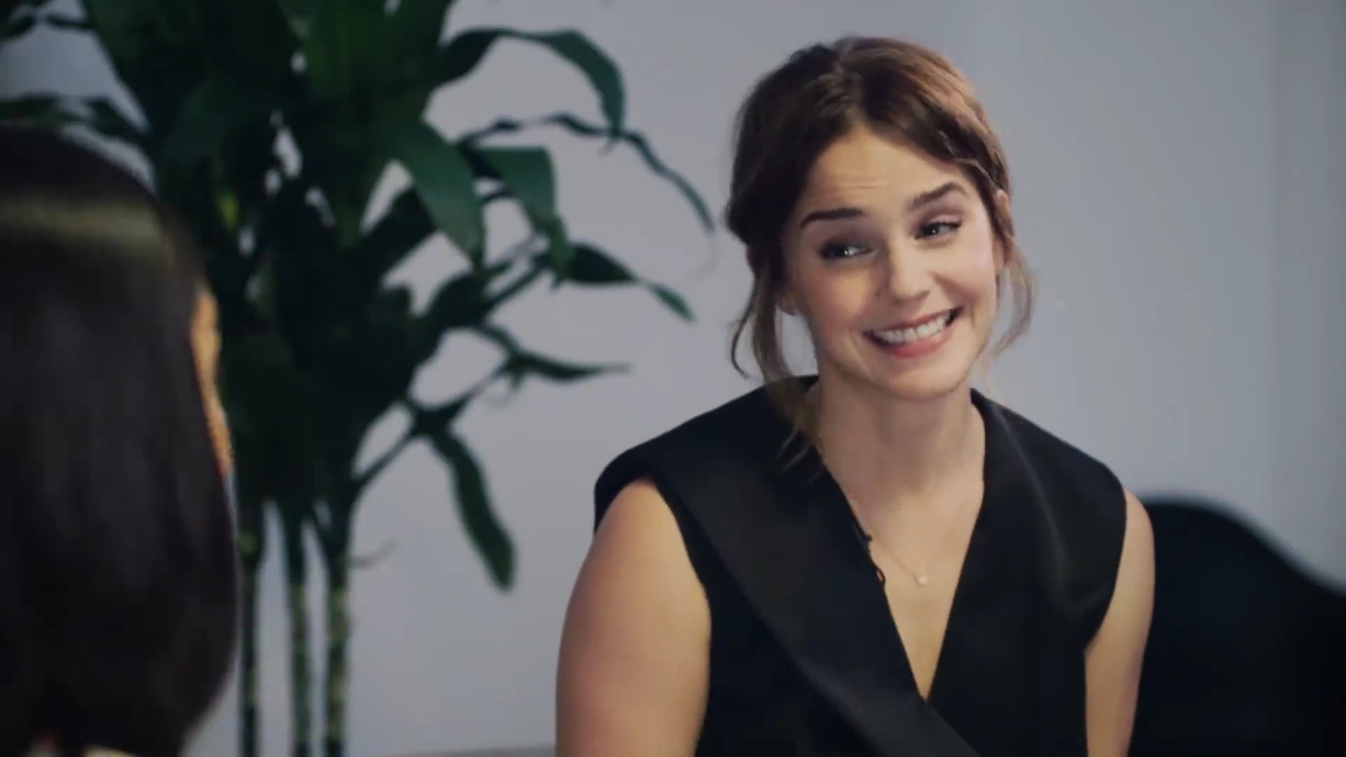 EmmaWatsonFan-dot-NL_2018OurSharedShelfWithRupiKaur1691.jpg EmmaWatsonFan-dot-NL_2018OurSharedShelfWithRupiKaur1691.jpg