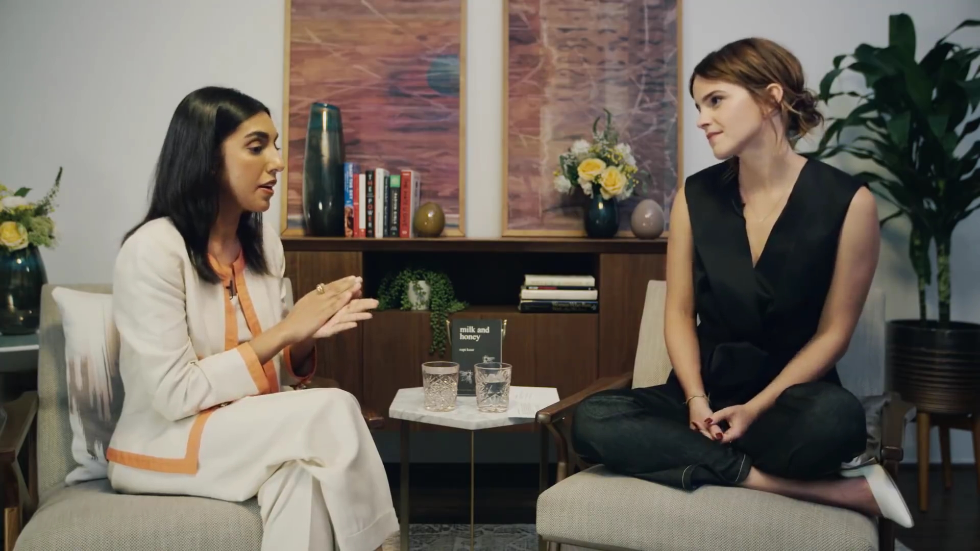 EmmaWatsonFan-dot-NL_2018OurSharedShelfWithRupiKaur1697.jpg EmmaWatsonFan-dot-NL_2018OurSharedShelfWithRupiKaur1697.jpg