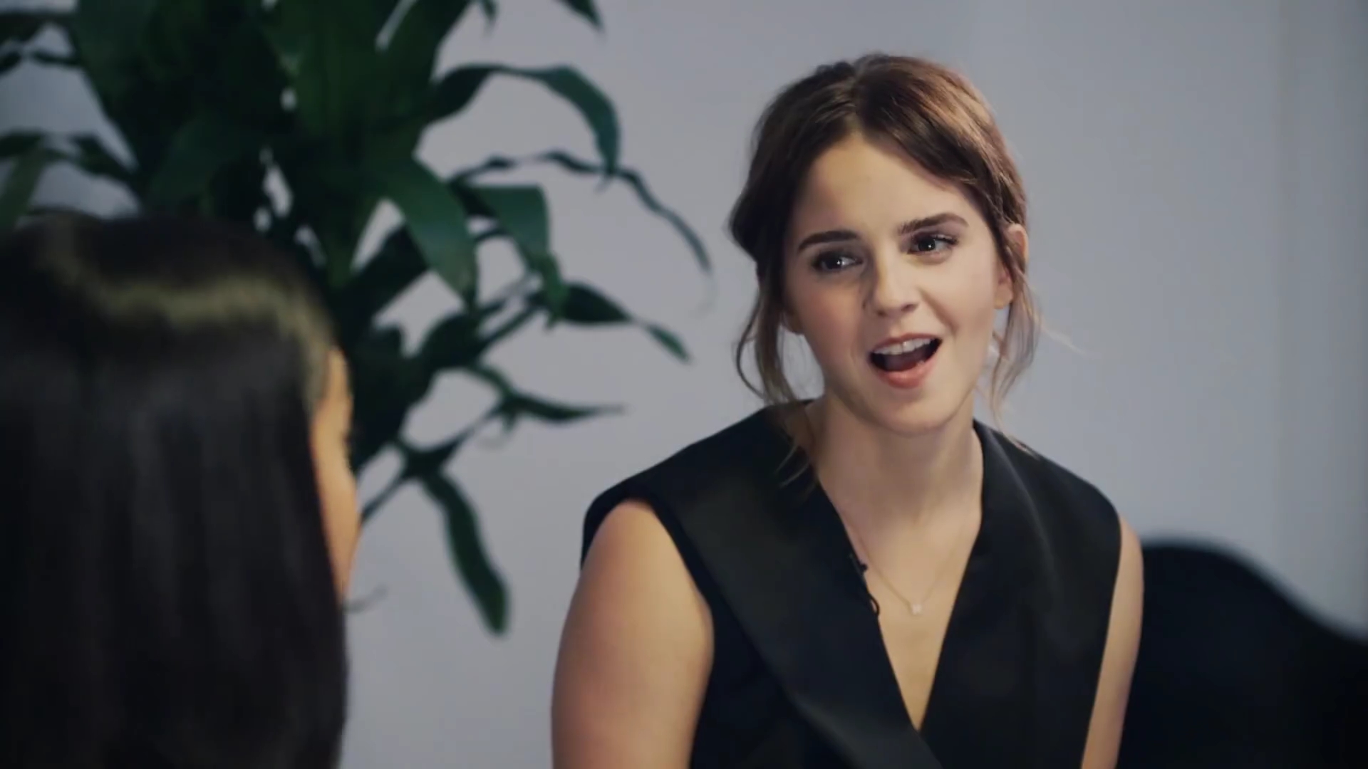 EmmaWatsonFan-dot-NL_2018OurSharedShelfWithRupiKaur1708.jpg EmmaWatsonFan-dot-NL_2018OurSharedShelfWithRupiKaur1708.jpg