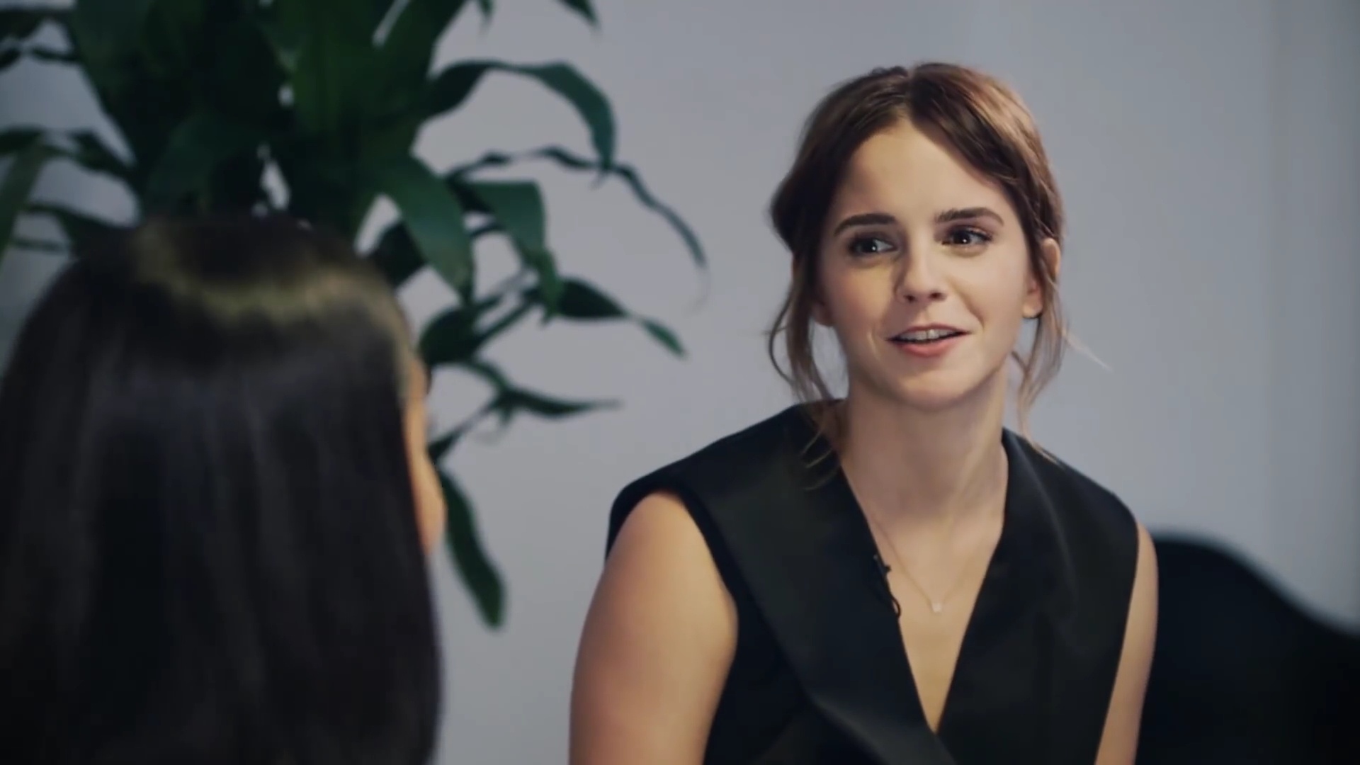 EmmaWatsonFan-dot-NL_2018OurSharedShelfWithRupiKaur1710.jpg EmmaWatsonFan-dot-NL_2018OurSharedShelfWithRupiKaur1710.jpg