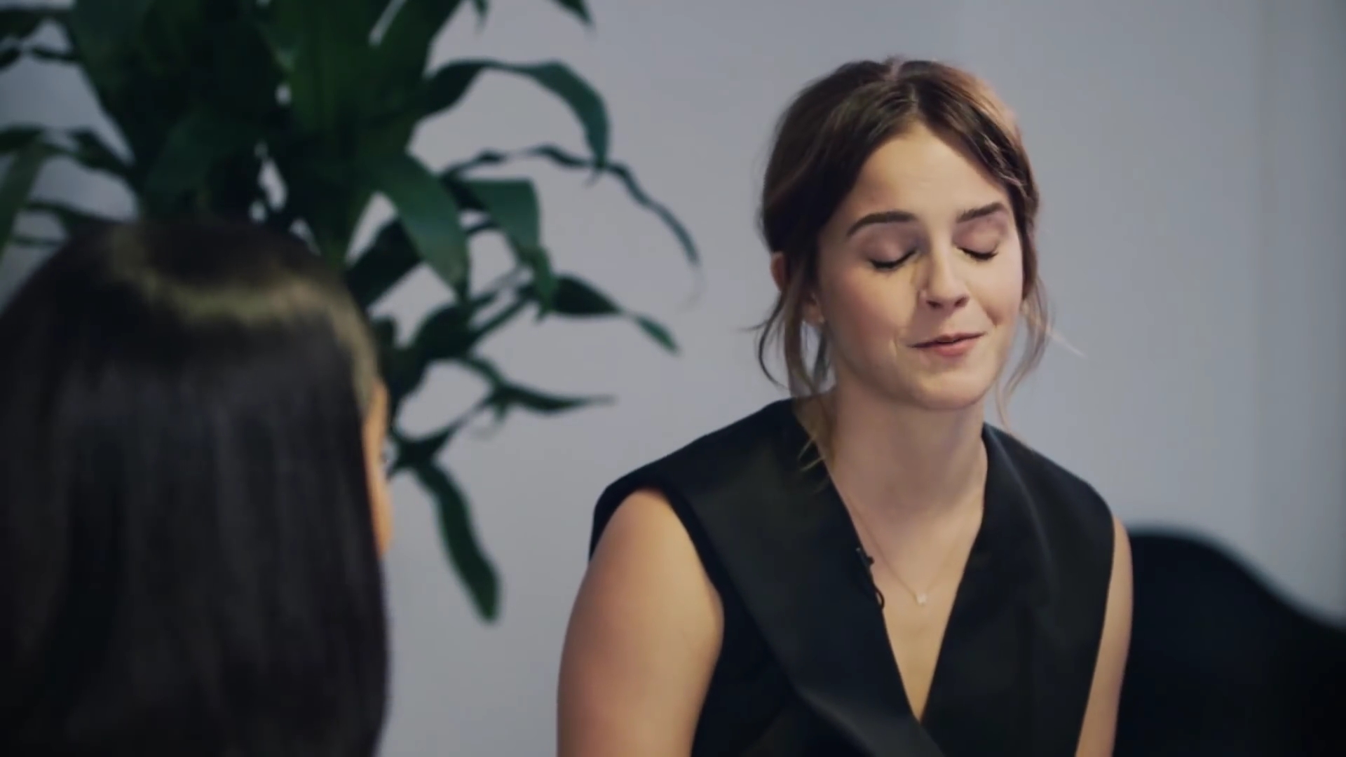 EmmaWatsonFan-dot-NL_2018OurSharedShelfWithRupiKaur1711.jpg EmmaWatsonFan-dot-NL_2018OurSharedShelfWithRupiKaur1711.jpg