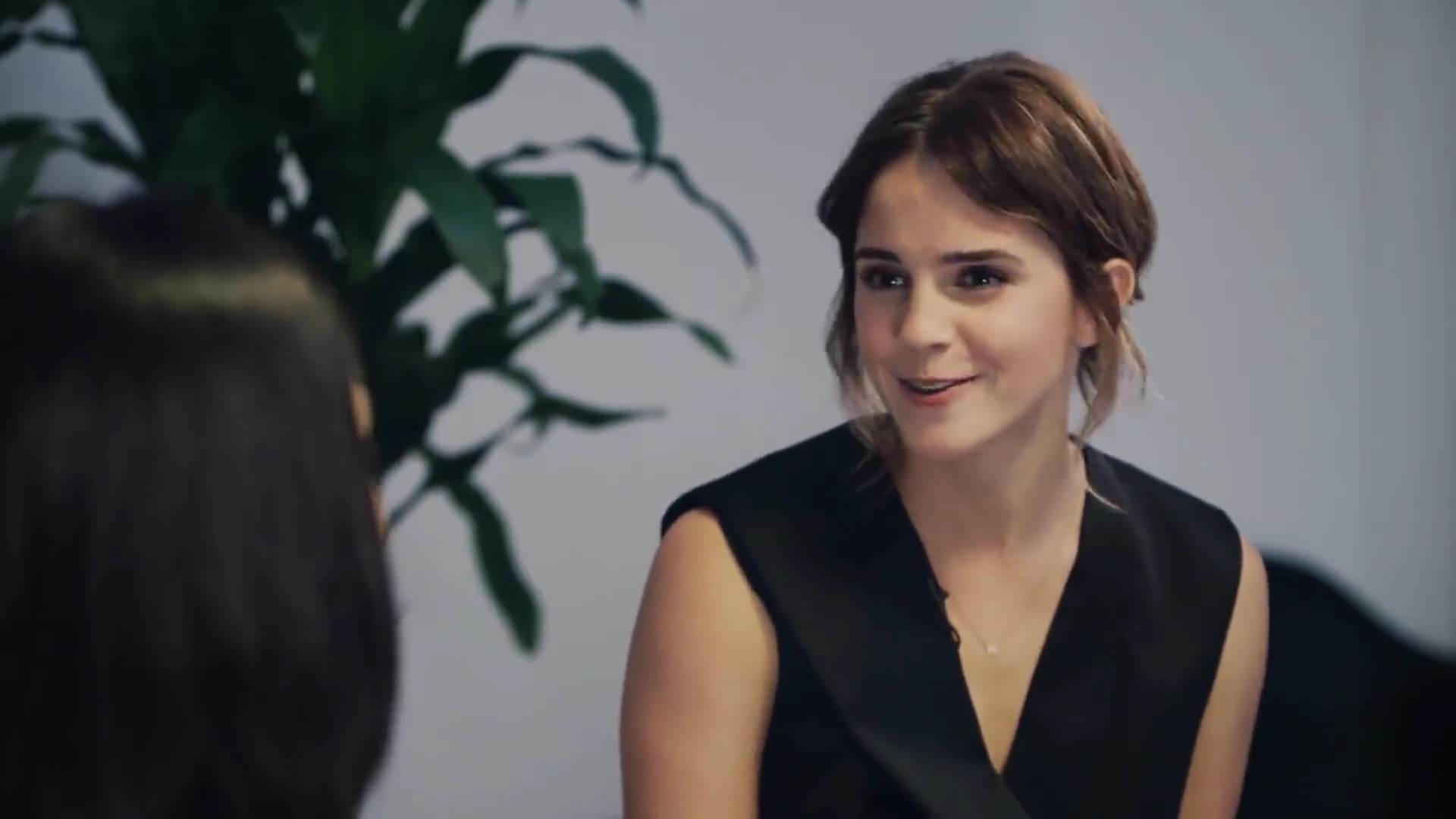 EmmaWatsonFan-dot-NL_2018OurSharedShelfWithRupiKaur1716.jpg EmmaWatsonFan-dot-NL_2018OurSharedShelfWithRupiKaur1716.jpg