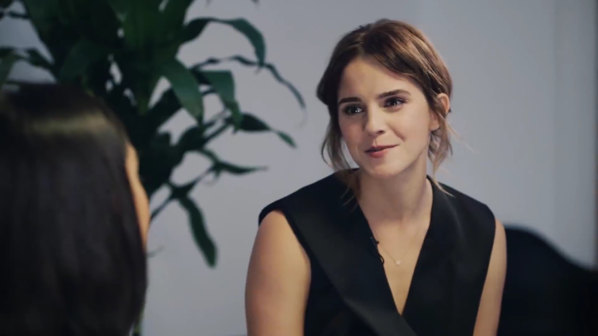 EmmaWatsonFan-dot-NL_2018OurSharedShelfWithRupiKaur1718.jpg EmmaWatsonFan-dot-NL_2018OurSharedShelfWithRupiKaur1718.jpg