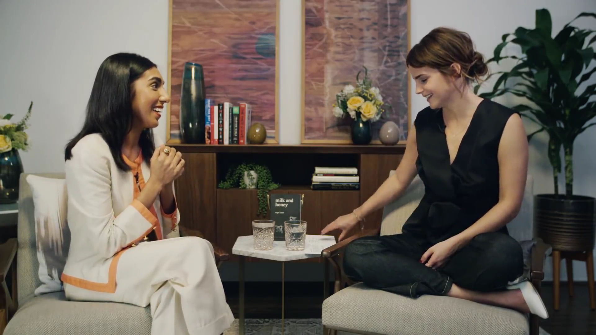 EmmaWatsonFan-dot-NL_2018OurSharedShelfWithRupiKaur1722.jpg EmmaWatsonFan-dot-NL_2018OurSharedShelfWithRupiKaur1722.jpg