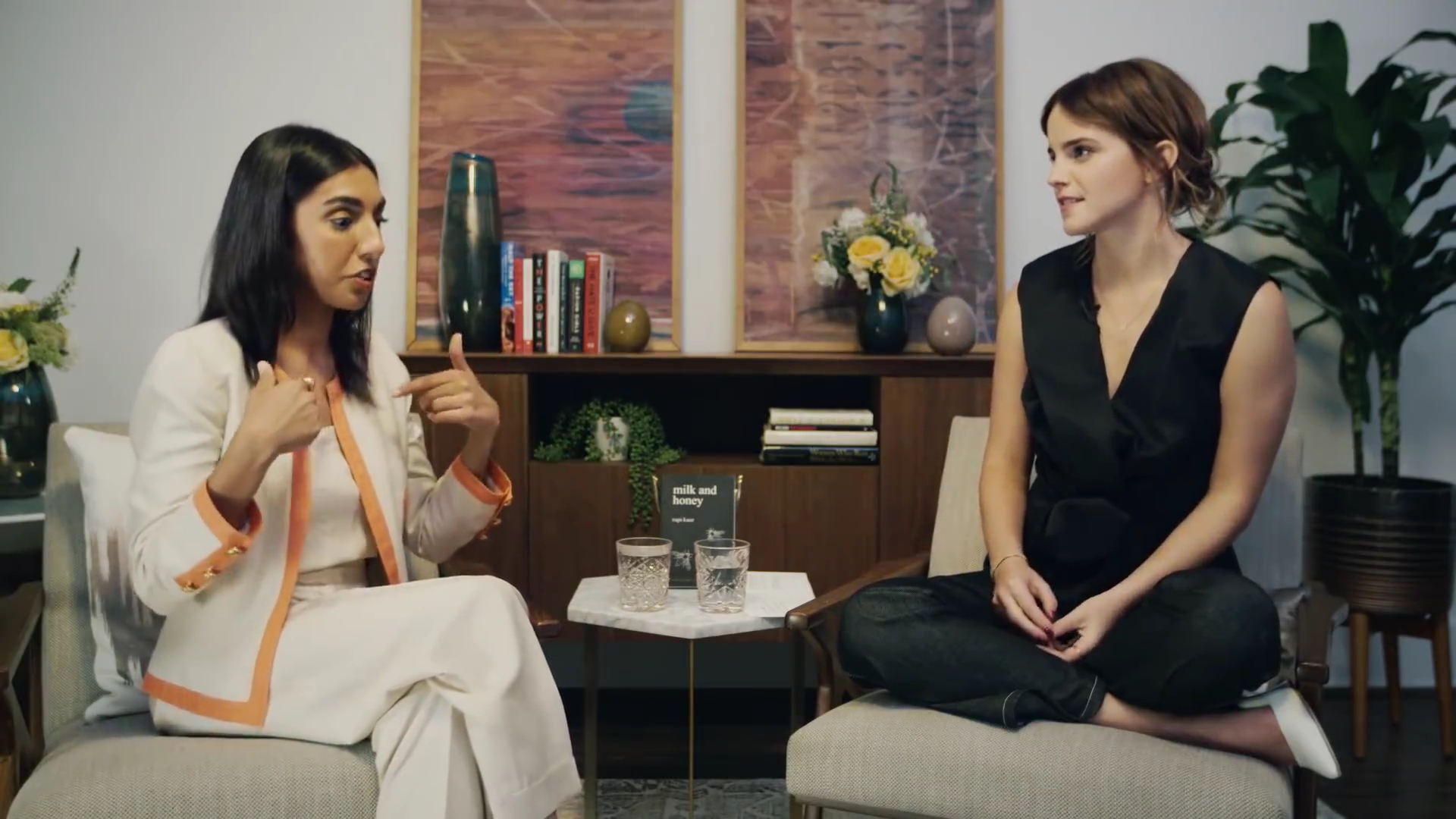 EmmaWatsonFan-dot-NL_2018OurSharedShelfWithRupiKaur1741.jpg EmmaWatsonFan-dot-NL_2018OurSharedShelfWithRupiKaur1741.jpg