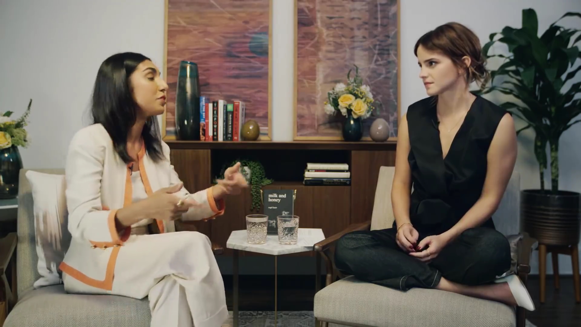 EmmaWatsonFan-dot-NL_2018OurSharedShelfWithRupiKaur1743.jpg EmmaWatsonFan-dot-NL_2018OurSharedShelfWithRupiKaur1743.jpg