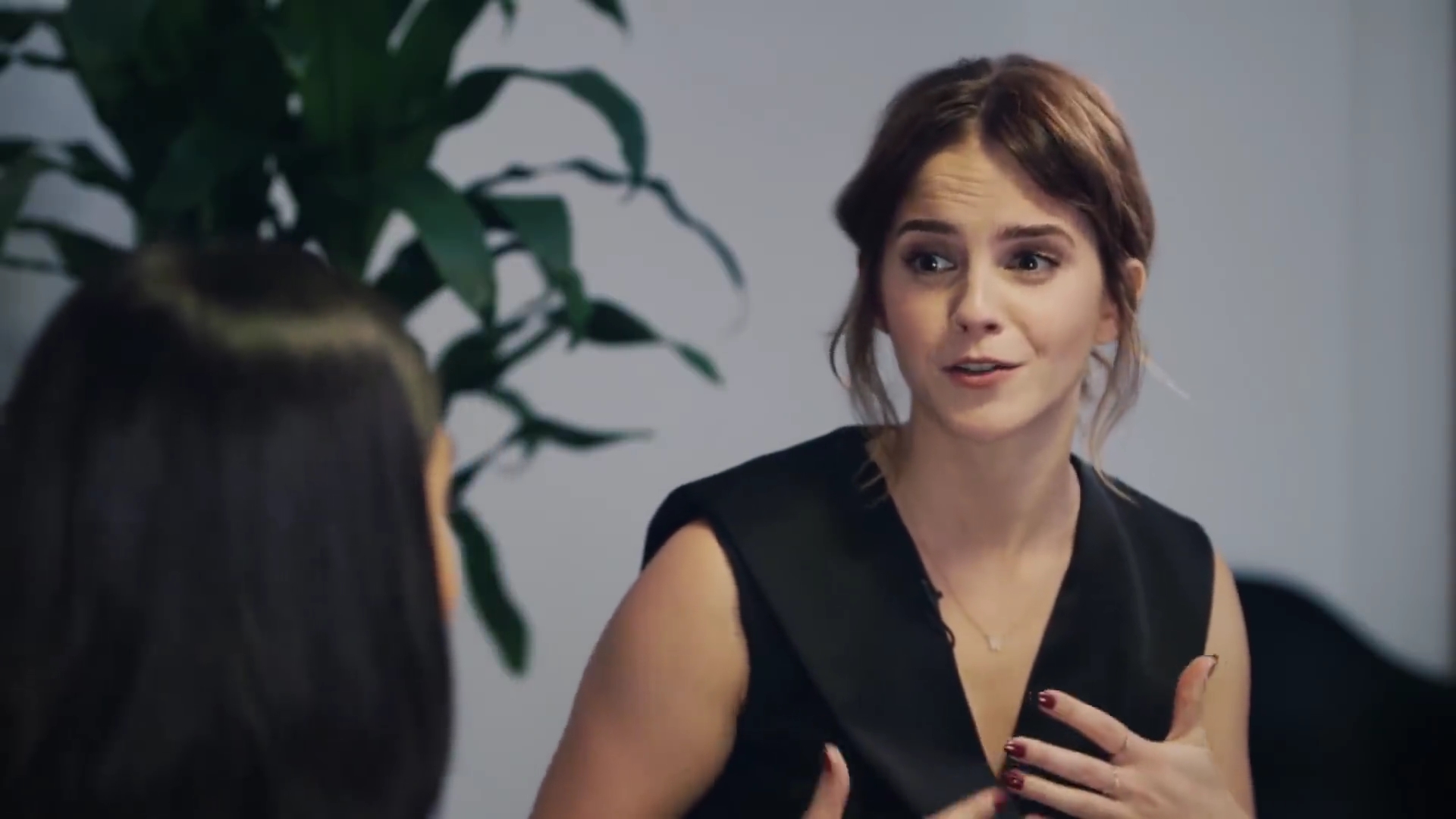 EmmaWatsonFan-dot-NL_2018OurSharedShelfWithRupiKaur1808.jpg EmmaWatsonFan-dot-NL_2018OurSharedShelfWithRupiKaur1808.jpg