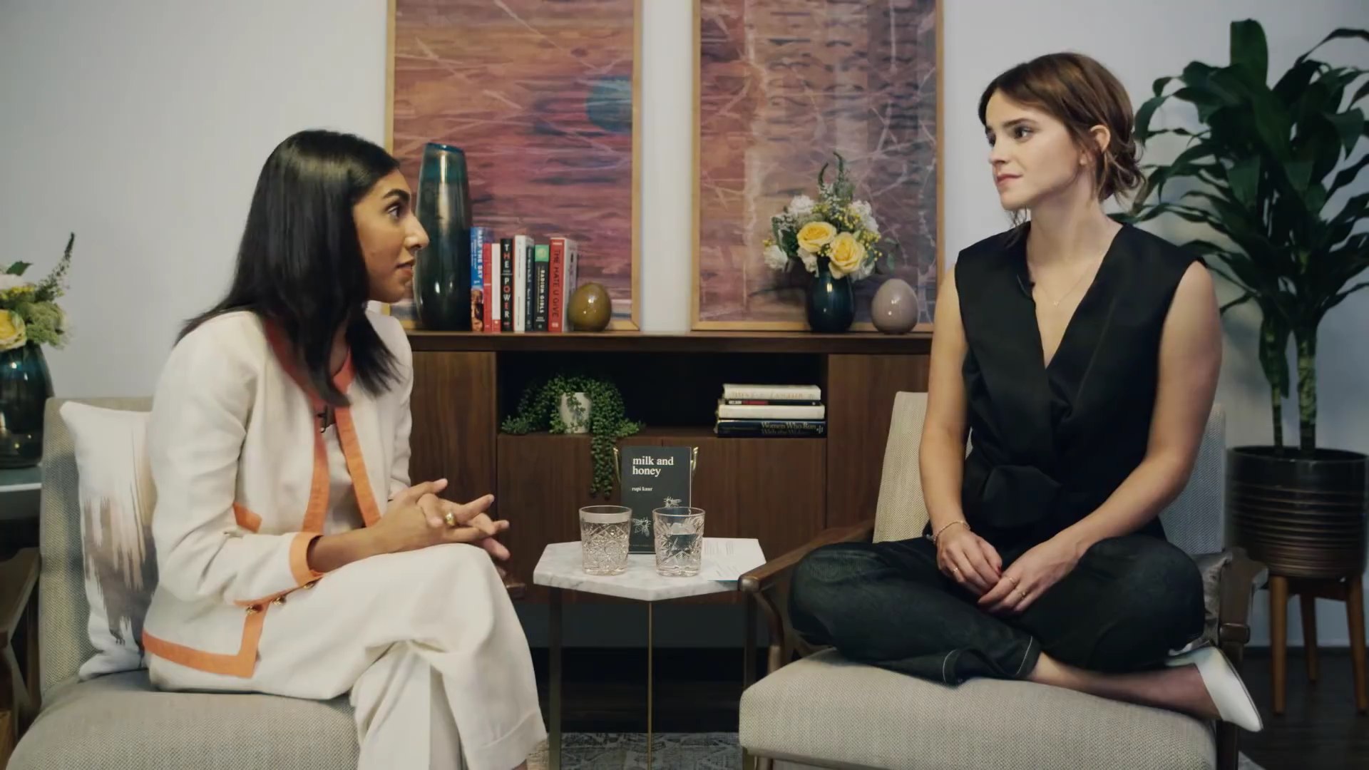 EmmaWatsonFan-dot-NL_2018OurSharedShelfWithRupiKaur1866.jpg EmmaWatsonFan-dot-NL_2018OurSharedShelfWithRupiKaur1866.jpg