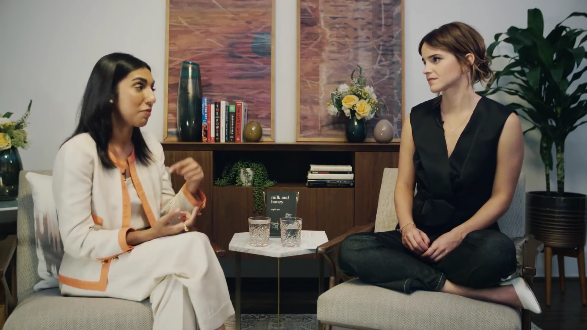 EmmaWatsonFan-dot-NL_2018OurSharedShelfWithRupiKaur1868.jpg EmmaWatsonFan-dot-NL_2018OurSharedShelfWithRupiKaur1868.jpg