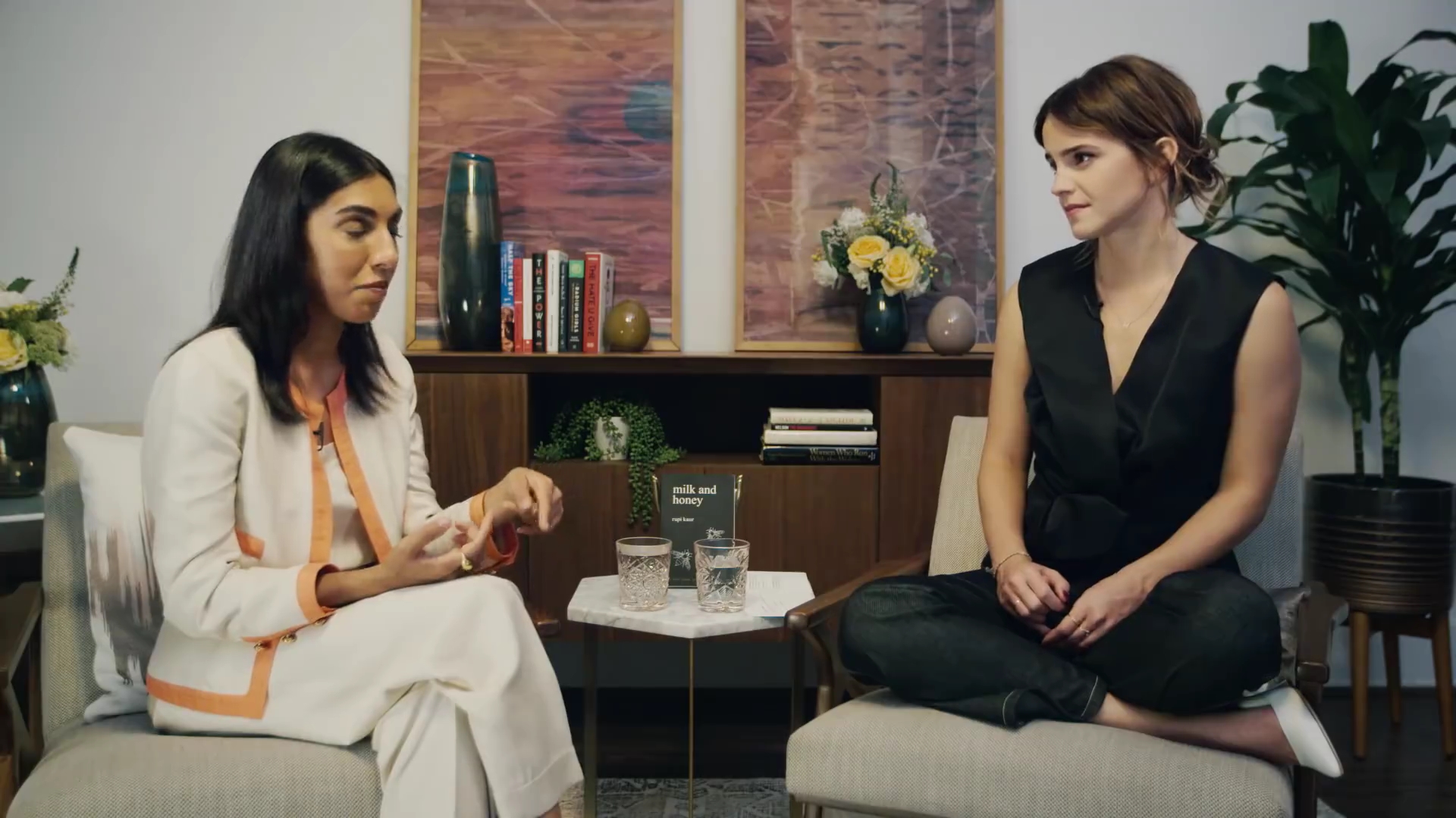 EmmaWatsonFan-dot-NL_2018OurSharedShelfWithRupiKaur1871.jpg EmmaWatsonFan-dot-NL_2018OurSharedShelfWithRupiKaur1871.jpg