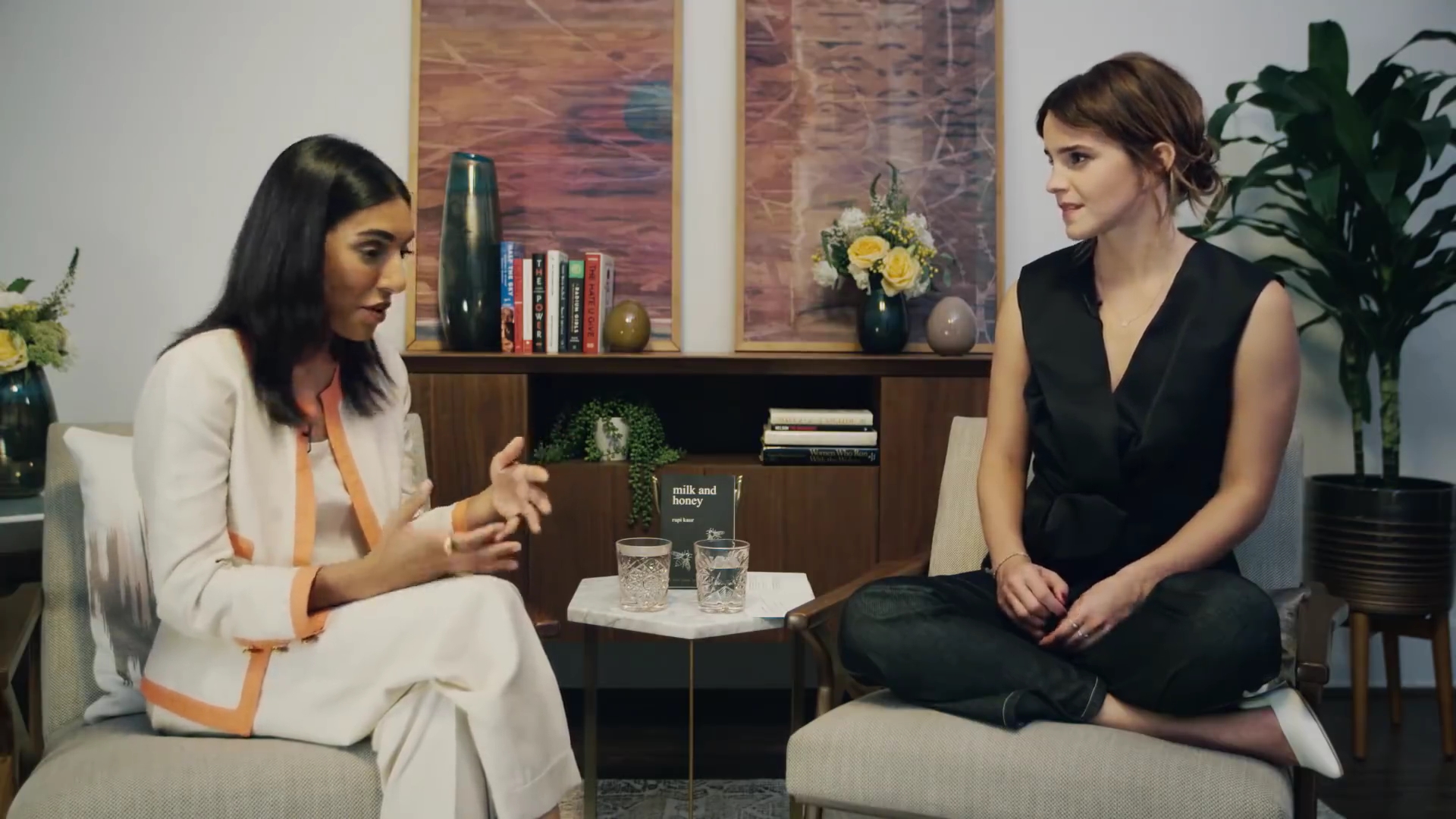 EmmaWatsonFan-dot-NL_2018OurSharedShelfWithRupiKaur1873.jpg EmmaWatsonFan-dot-NL_2018OurSharedShelfWithRupiKaur1873.jpg